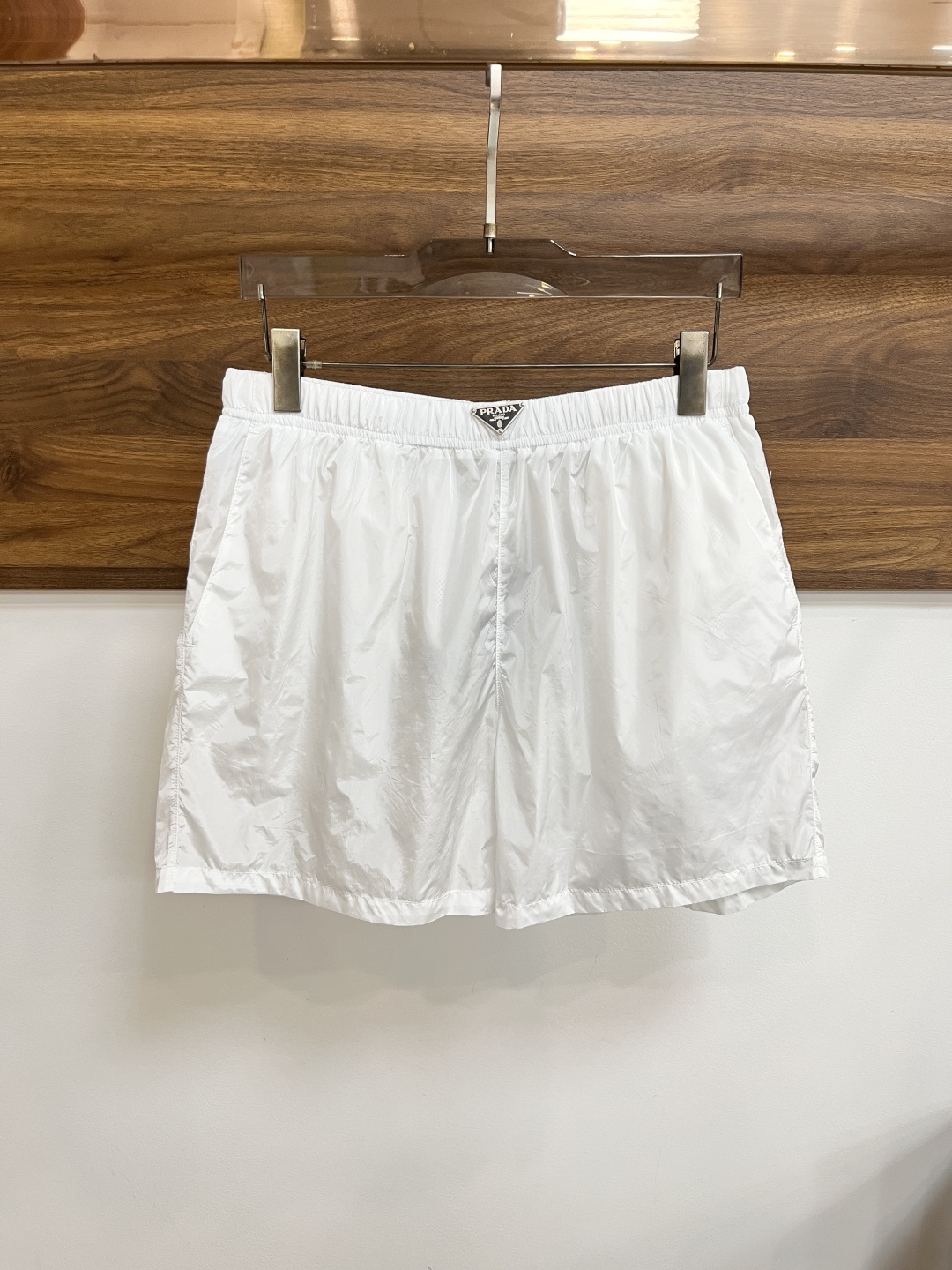 NO:131672,The main recommendation is Prada exclusively for the new Prada trendy men's fashionable casual shorts. The new spring casual pants!  High-end European version original single trendy fashion boutique!  High breathability and comfort, impeccable details, brand elements design concept, reflecting high quality. It presents casual cut and has a great upper body style!  Number of codes 44-54 Color Black White Red H new model first release, Prada, Prada, shorts, alexander wang19860909主推 Prada 春季独家专供新款普拉达潮男时尚休闲短裤.春季新款休闲裤！高端欧版原单潮流时尚精品！透气舒适度高,细节无可挑剔,品牌元素设计理念,体现高品质.呈现休闲裁剪,上身版型超赞！ 码数44-54 颜色 黑 白 红 H新款首发,,prada,prada,shorts,alexander wang,Men's clothing