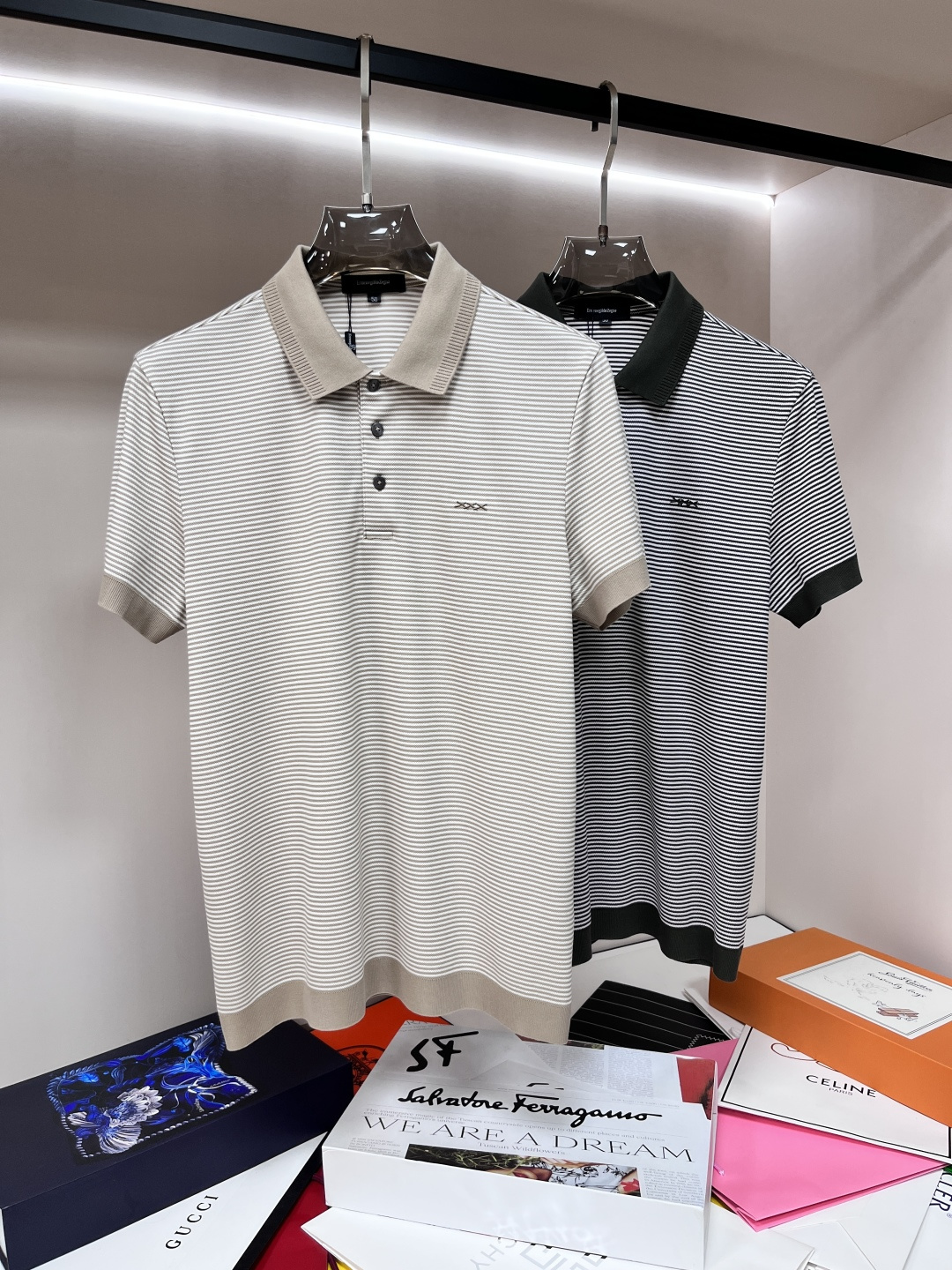 NO:131674,The main recommendation is Zegna Spring exclusively for the new Jenia trendy men's fashionable casual short-sleeved T-shirt. Spring new lapel T-shirt, high-end European version original single trendy fashion boutique!  High breathability and comfort, impeccable details, brand elements design concept, reflecting high quality. It presents casual cut and has a great upper body style!  M-XXXL H new model first release, zegna, T-shirt,tees, t-shirt,alexander wang19860909主推 Zegna 春季独家专供新款杰尼亚潮男时尚休闲短袖T恤.春季新款翻领T恤,高端欧版原单潮流时尚精品！透气舒适度高,细节无可挑剔,品牌元素设计理念,体现高品质.呈现休闲裁剪,上身版型超赞！ 码数M-XXXL H新款首发,,zegna,T-shirt,tees，t-shirt,alexander wang,Men's clothing