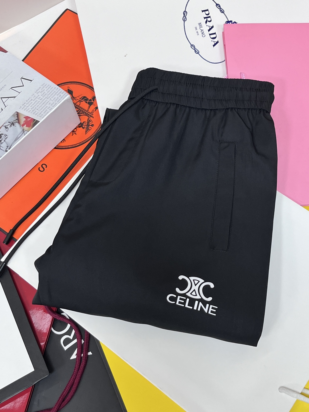 NO:131653,The main recommendation Celine spring exclusively offers new styles of Celine fashion men's fashionable casual pants, and spring new styles of casual pants high-end European version original single trendy fashion boutique!  High breathability and comfort, impeccable details, brand elements design concept, reflecting high quality. It presents casual cut and has a great upper body style!  Code Number M-XXXL H new model first release, celine, celine, alexander wang19860909主推 Celine 春季独家专供新款赛琳潮男时尚休闲裤,春季新款休闲长裤高端欧版原单潮流时尚精品！透气舒适度高,细节无可挑剔,品牌元素设计理念,体现高品质.呈现休闲裁剪,上身版型超赞！ 码数M-XXXL H新款首发,,celine,celine,alexander wang,Men's clothing