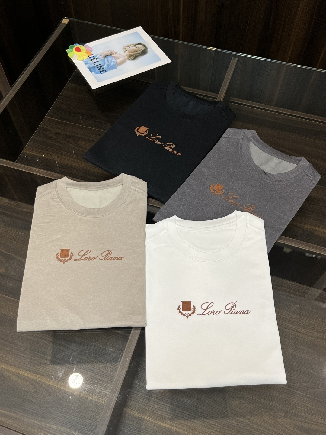 NO:131633,The main recommendation is L P. Exclusively available for new spring LP. Fashionable and casual round neck short sleeves, wide version with high density 320 grams pure cotton fabric, high-end needle embroidery, high-end European version original single T-shirt, trendy and fashionable casual half-sleeved, high breathable and comfortable, impeccable details, brand element design concept, reflecting high quality. It presents casual cut, and the upper body style is excellent!  Number of codes 48-56 H new model first release, loro piana, T-shirt,tees, t-shirt,alexander wang19860909主推 L P 独家专供春季新款LP 时尚休闲圆领短袖,阔版高密度320克纯棉面料,高级密针刺绣、高端欧版原单T恤,潮流时尚休闲半袖 透气舒适度高,细节无可挑剔,品牌元素设计理念,体现高品质.呈现休闲裁剪,上身版型超赞！码数48-56 H新款首发,,loro piana,T-shirt,tees，t-shirt,alexander wang,Men's clothing