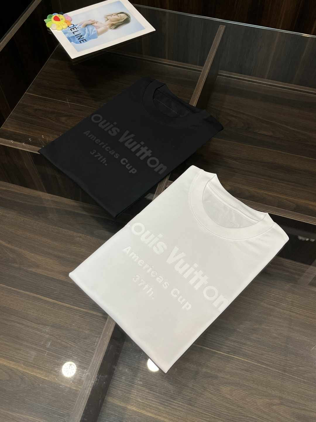 NO:131636,The main recommendation Lv is exclusively designed for spring new donkey brand fashionable casual round neck short sleeves, wide version high-density 320g pure cotton fabric, high-end needle embroidery, high-end European version original single T-shirt, trendy and fashionable casual half-sleeved, high breathable and comfortable, impeccable details, brand element design concept, reflecting high quality. It presents casual cut, and the upper body style is superb!  48-56 H new model first release, louis vuitton,louis vuitton,t-shirt,tees,t-shirt,alexander wang19860909主推 Lv 独家专供春季新款驴牌时尚休闲圆领短袖,阔版高密度320克纯棉面料,高级密针刺绣、高端欧版原单T恤,潮流时尚休闲半袖 透气舒适度高,细节无可挑剔,品牌元素设计理念,体现高品质.呈现休闲裁剪,上身版型超赞！码数48-56 H新款首发,,louis vuitton,louis vuitton,T-shirt,tees，t-shirt,alexander wang,Men's clothing