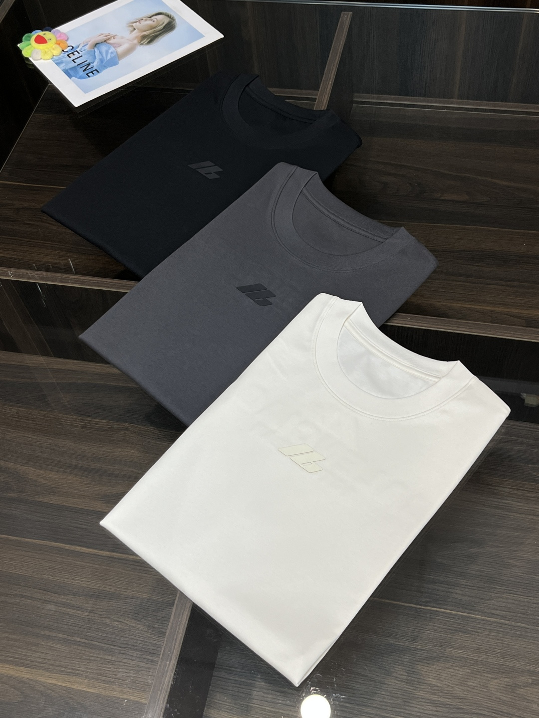 NO:131642,The main recommendation is Balenciaga, exclusively for spring new styles of fashionable and casual round neck short sleeves, wide version of high-density 320g pure cotton fabric, high-end needle embroidery, high-end European version original single T-shirt, trendy and fashionable casual half-sleeved, high breathable and comfortable, impeccable details, brand element design concept, reflecting high quality. It presents casual cut, and the upper body style is superb!  48-56 H new model first launch, balenciaga, T-shirt,tees, t-shirt,alexander wang19860909主推 巴黎世家 独家专供春季新款时尚休闲圆领短袖,阔版高密度320克纯棉面料,高级密针刺绣、高端欧版原单T恤,潮流时尚休闲半袖 透气舒适度高,细节无可挑剔,品牌元素设计理念,体现高品质.呈现休闲裁剪,上身版型超赞！码数48-56 H新款首发,,balenciaga,T-shirt,tees，t-shirt,alexander wang,Men's clothing