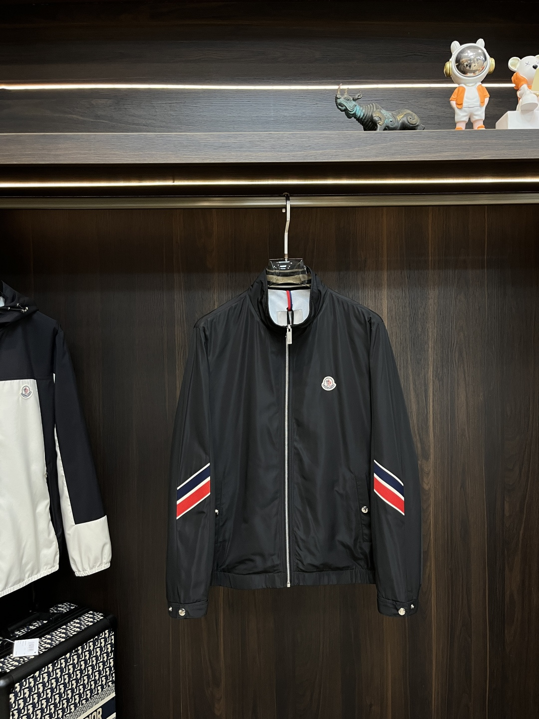 NO:140361,The main recommendation is the Moncler Spring New Jacket Jacket Mask Spring Stand Collar Casual Jacket!  The latest top official website original list, comfortable to wear, super texture, sports and casual thin jacket!  A must-have for travel, long wear, the overall design is fashionable and simple, and the zippered placket is designed with edges!  Symbolizes the highest quality of the brand, the original single brand [bad smile] classic eternal!  Accept any kind of test!  Size M~XXXL (model/125 catties wear M), christian louboutin, Moncler, jackets & coats, jackets & coats, alexander wang19860909主推 Moncler 春季新款夹克外套蒙口春款立领休闲外套！最新顶尖官网原单,穿着舒适 质感超强 运动休闲薄款夹克外套！出行必备,穿着时间长,整体设计时尚而简洁,拉链门襟处包边设计！象征了品牌至高的品质,原单大牌[坏笑] 经典永恒！接受任何形式的考验！尺码M～XXXL（模特/125斤穿M）,,christian louboutin,Moncler,jackets & coats,jackets & coats,alexander wang,Men's clothing