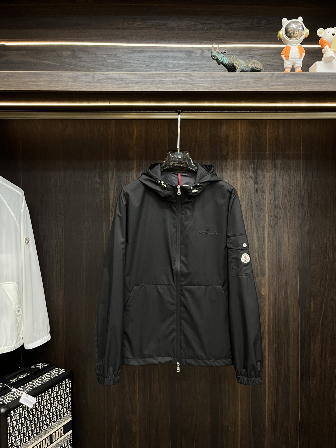 NO:162815,The main recommendation is the Moncler Spring New Jacket Jacket Banded Spring Hooded Casual Jacket!  The latest top official website original list, comfortable to wear, super texture, sports and casual thin jacket!  A must-have for travel, long wear, the overall design is fashionable and simple, and the zippered placket is designed with edges!  Symbolizes the highest quality of the brand, the original single brand [bad smile] classic eternal!  Accept any kind of test!  Size M~XXXL (model 175/125 catties wear M) H2025 new model first release, christian louboutin, Moncler, jackets & coats, jackets & coats, hats, alexander wang19860909主推 Moncler 春季新款夹克外套蒙口春款连帽休闲外套！最新顶尖官网原单,穿着舒适 质感超强 运动休闲薄款夹克外套！出行必备,穿着时间长,整体设计时尚而简洁,拉链门襟处包边设计！象征了品牌至高的品质,原单大牌[坏笑] 经典永恒！接受任何形式的考验！ 尺码M～XXXL（模特175/125斤穿M） H2025新款首发,,christian louboutin,Moncler,jackets & coats,jackets & coats,hats,alexander wang,Men's clothing