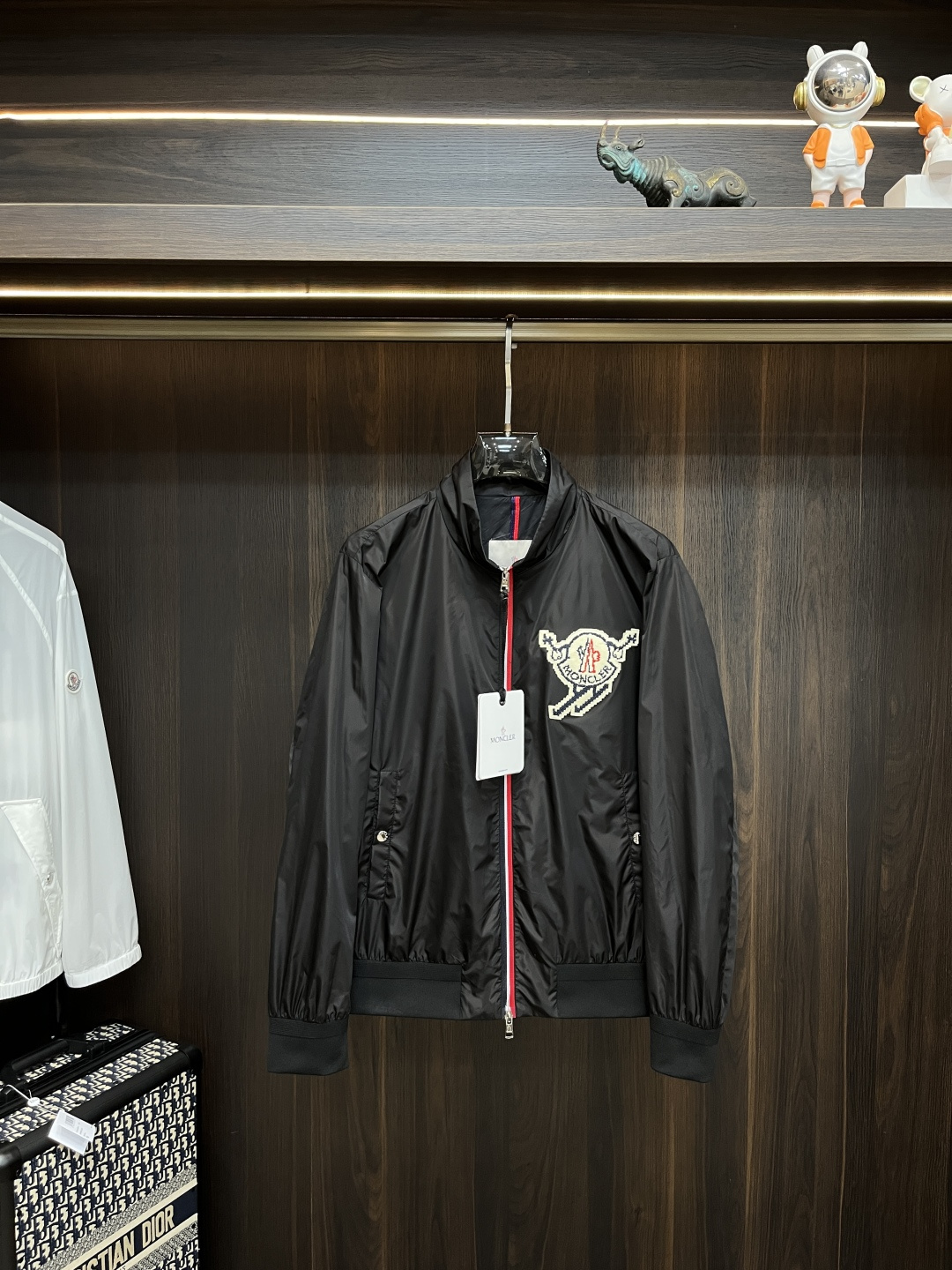 NO:140373,The main recommendation is the Moncler Spring New Jacket Jacket Mask Spring Stand Collar Casual Jacket!  The latest top official website original list, comfortable to wear, super texture, sports and casual thin jacket!  A must-have for travel, long wear, the overall design is fashionable and simple, and the zippered placket is designed with edges!  Symbolizes the highest quality of the brand, the original single brand [bad smile] classic eternal!  Accept any kind of test!  Size M~XXXL (model/125 catties wear M), christian louboutin, Moncler, jackets & coats, jackets & coats, alexander wang19860909主推 Moncler 春季新款夹克外套蒙口春款立领休闲外套！最新顶尖官网原单,穿着舒适 质感超强 运动休闲薄款夹克外套！出行必备,穿着时间长,整体设计时尚而简洁,拉链门襟处包边设计！象征了品牌至高的品质,原单大牌[坏笑] 经典永恒！接受任何形式的考验！尺码M～XXXL（模特/125斤穿M）,,christian louboutin,Moncler,jackets & coats,jackets & coats,alexander wang,Men's clothing