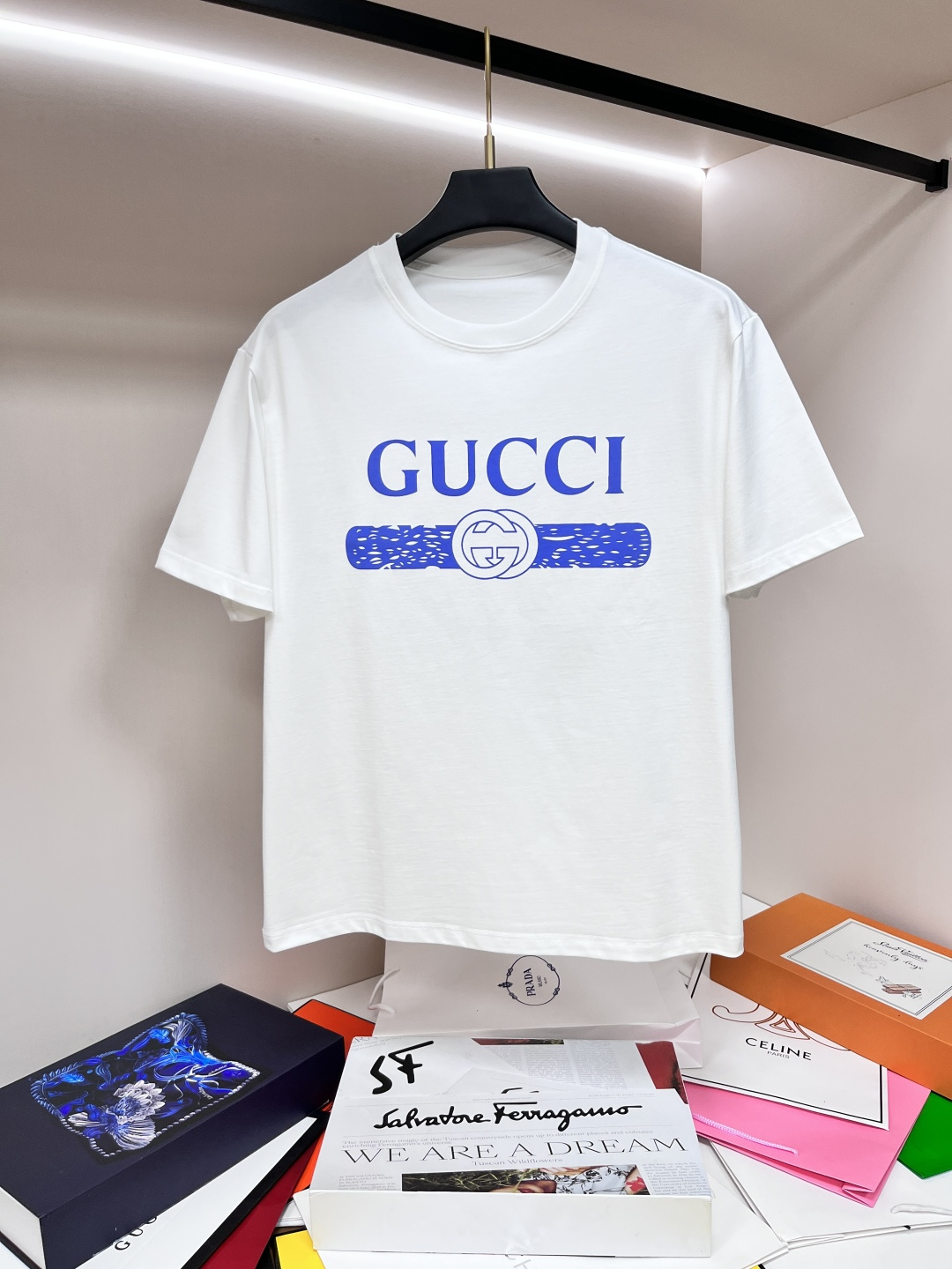 NO:135504,Gucci exclusively offers new autumn style Gucci fashion casual round neck short sleeves, high-density 320g pure cotton fabric, high-end needle embroidery, high-end European version original single T-shirt, trendy and fashionable casual half-sleeved, breathable and comfortable, impeccable details, brand element design concept, reflecting high quality. It presents casual cut, and the upper body style is superb!  Code Number M-3XL H2025 new model first release, gucci, gucci, T-shirt, tees, t-shirt, alexander wang19860909Gucci 独家专供秋季新款古驰时尚休闲圆领短袖,高密度320克纯棉面料,高级密针刺绣、高端欧版原单T恤,潮流时尚休闲半袖 透气舒适度高,细节无可挑剔,品牌元素设计理念,体现高品质.呈现休闲裁剪,上身版型超赞！码数M-3XL H2025新款首发,,gucci,gucci,T-shirt,tees，t-shirt,alexander wang,Men's clothing