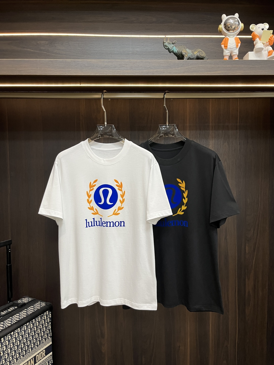 NO:135525,Lululemon exclusively offers new spring fashion casual round neck short sleeves, wide version of high-density cotton fabric, high-end needle embroidery, high-end European version original single T-shirt, trendy and fashionable casual half-sleeved, breathable and comfortable, impeccable details, brand element design concept, reflecting high quality. It presents casual cut, and the upper body style is superb!  Number of codes 48-56 H2025 new model first release, T-shirt,tees,t-shirt,alexander wang19860909Lululemon 独家专供春季新款时尚休闲圆领短袖,阔版高密度纯棉面料,高级密针刺绣、高端欧版原单T恤,潮流时尚休闲半袖 透气舒适度高,细节无可挑剔,品牌元素设计理念,体现高品质.呈现休闲裁剪,上身版型超赞！ 码数48-56 H2025新款首发,,T-shirt,tees，t-shirt,alexander wang,Men's clothing