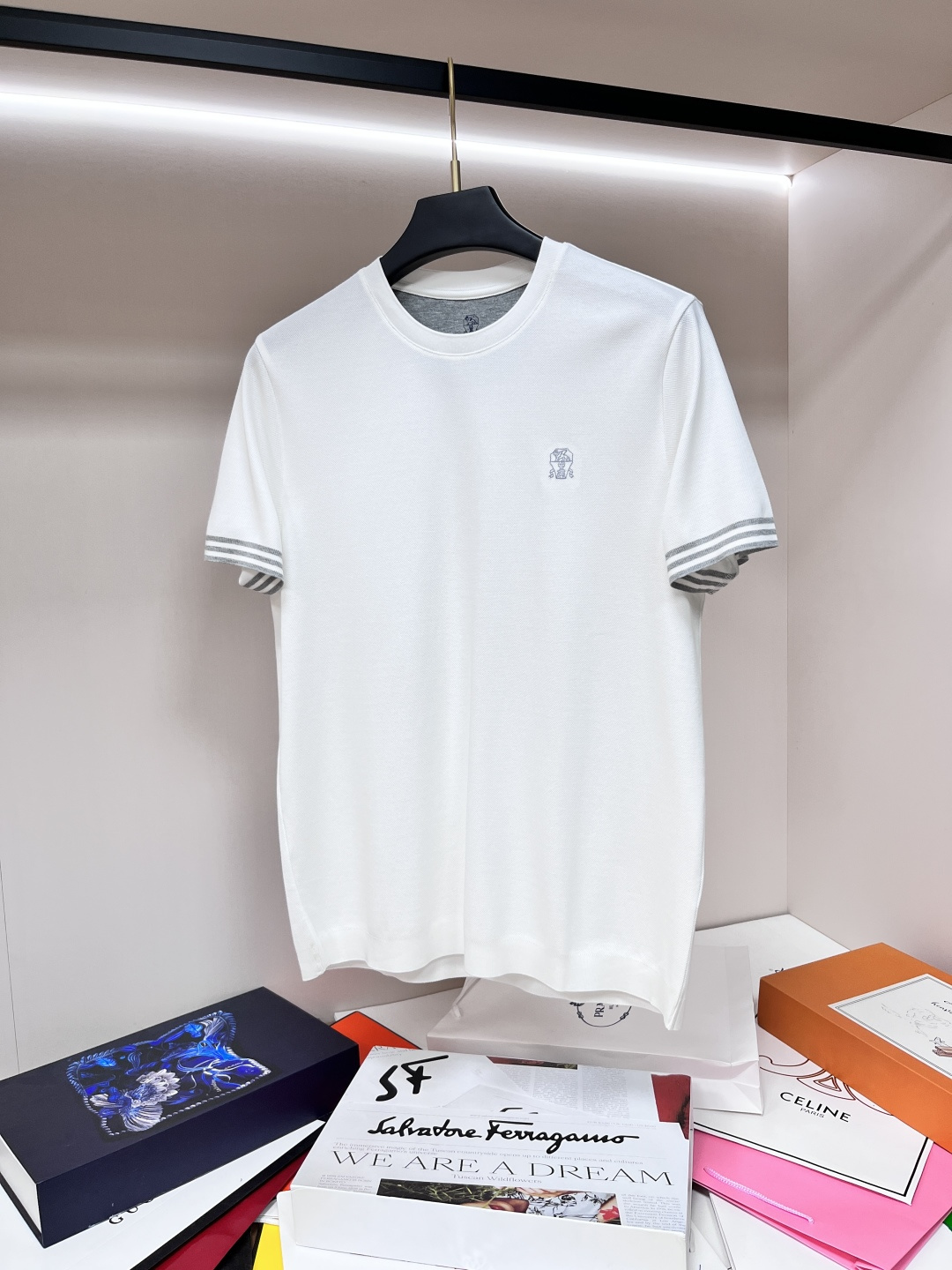 NO:134413,The main recommendation is BC exclusively for the new autumn BC fashion casual round neck short sleeves, high-density mercerized cotton fabric, high-end needle embroidery, high-end European version original single T-shirt, trendy and fashionable casual half-sleeved, breathable and comfortable, impeccable details, brand element design concept, reflecting high quality. It presents casual cut, and the upper body style is superb!  Code Number M-3XL H2025 new model first release, T-shirt,tees,t-shirt,alexander wang19860909主推 BC 独家专供秋季新款BC时尚休闲圆领短袖,高密度丝光纯棉面料,高级密针刺绣、高端欧版原单T恤,潮流时尚休闲半袖 透气舒适度高,细节无可挑剔,品牌元素设计理念,体现高品质.呈现休闲裁剪,上身版型超赞！ 码数M-3XL H2025新款首发,,T-shirt,tees，t-shirt,alexander wang,Men's clothing