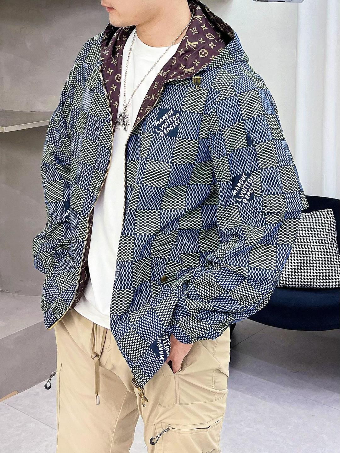 NO:134433,The main recommendation is the new LV 2025ss early spring style. Donkey brand hooded jacket jacket, double-sided spring popular jacket, it is comfortable and comfortable to wear, lazy and casual, combined with clean and simple colors, it is particularly pleasing to look, suitable for daily wear~ I love to launch sports items embellished with vitality prints to welcome the arrival of the warm season. Size M-3XL is complete with three standards, shipped the next day, the new H2025 model is first released,,louis vuitton,louis vuitton,jackets & coats,jackets & coats,hats,alexander wang19860909主推 LV 2025ss早春新款发布驴牌连帽夹克外套,双面穿春季爆款外套,穿上就是舒适自在又显瘦的存在,慵懒而随性,结合干净简单的色系就特别耐看,适合日常穿着~倾情推出缀饰活力印花的运动单品,迎接温暖季节的到来. 尺码M-3XL 三标齐全 隔天出货 H2025新款首发,,louis vuitton,louis vuitton,jackets & coats,jackets & coats,hats,alexander wang,Men's clothing