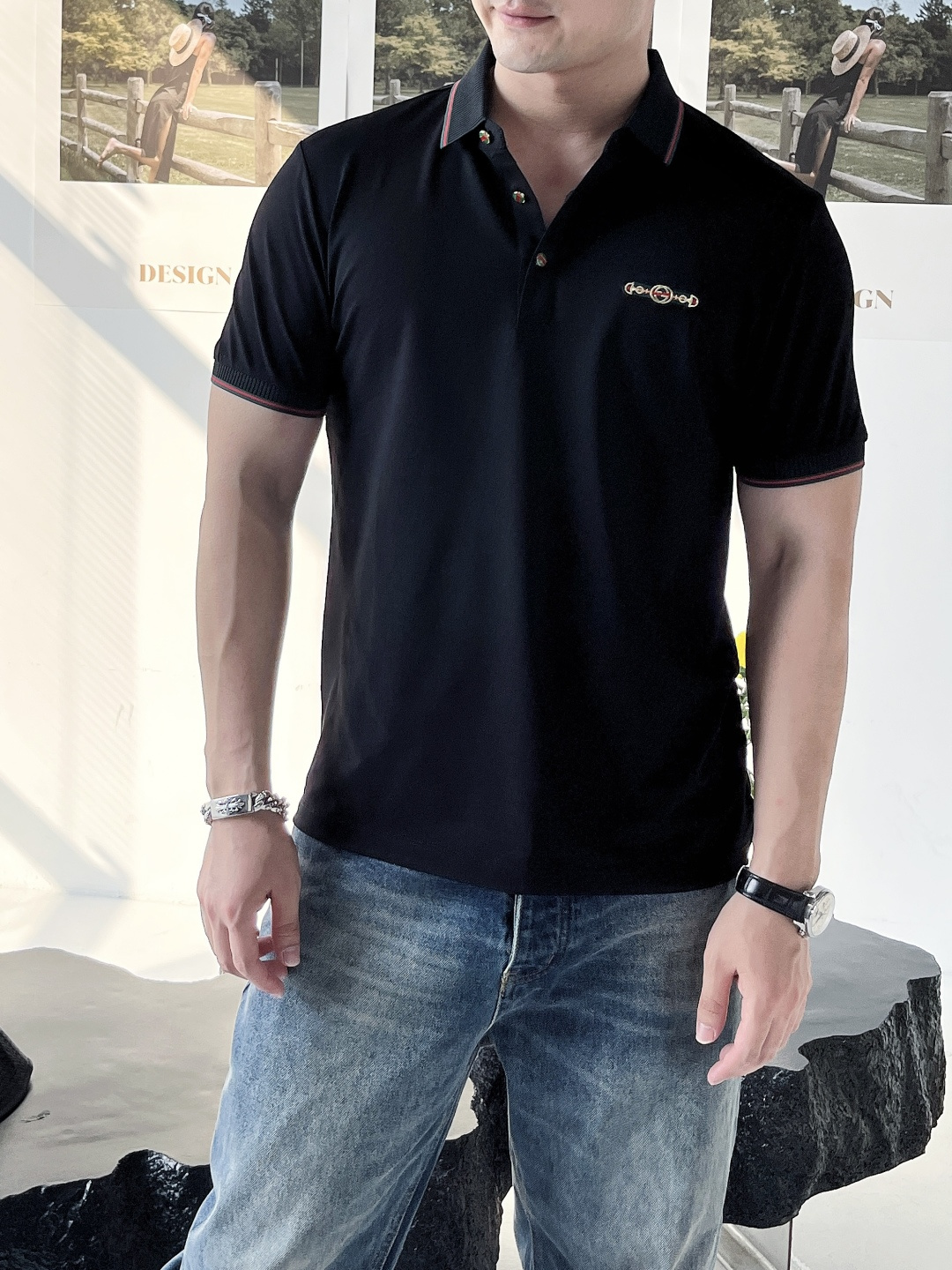 NO:140074,The main recommendation Gucci is exclusively designed for the new autumn Gucci fashion casual lapel short sleeves, high-density cotton fabric, high-end needle embroidery, high-end European version original single T-shirt, trendy and fashionable casual half-sleeved, breathable and comfortable, impeccable details, brand element design concept, reflecting high quality. It presents casual cut, and the upper body style is superb!  Code Number M-3XL H2025 new model first release, gucci, gucci, T-shirt, tees, t-shirt, alexander wang19860909主推 Gucci 独家专供秋季新款古驰时尚休闲翻领短袖,高密度纯棉面料,高级密针刺绣、高端欧版原单T恤,潮流时尚休闲半袖 透气舒适度高,细节无可挑剔,品牌元素设计理念,体现高品质.呈现休闲裁剪,上身版型超赞！码数M-3XL H2025新款首发,,gucci,gucci,T-shirt,tees，t-shirt,alexander wang,Men's clothing