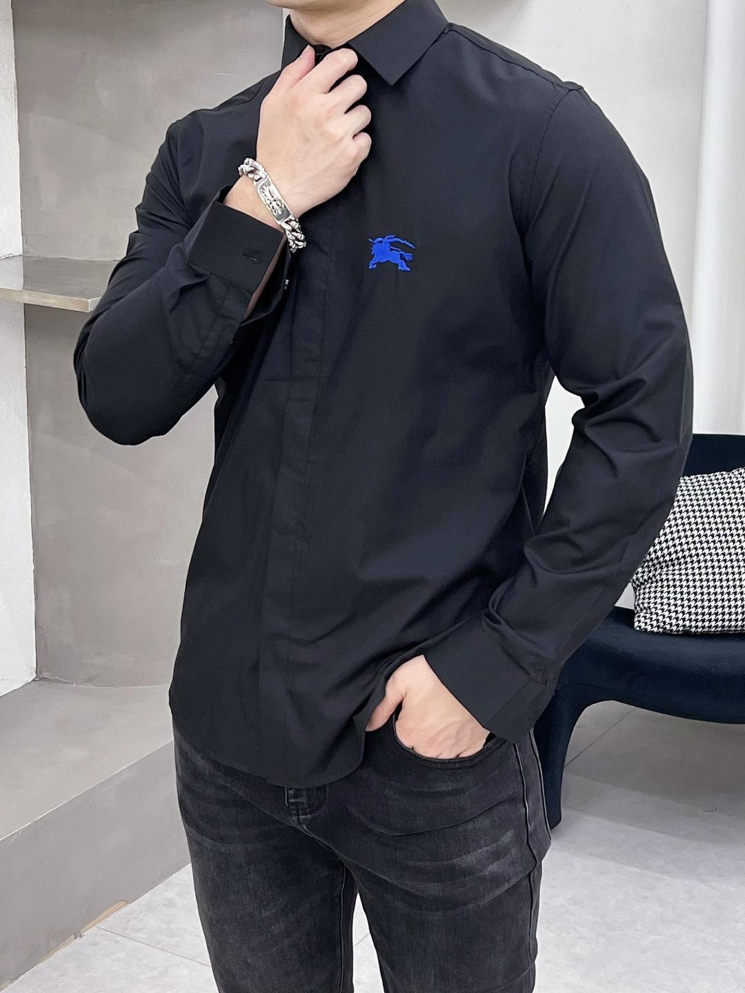 NO:160614,The main recommendation is Burberry, exclusively for new spring fashion casual shirts, long-sleeved embroidered shirts. High-end needle embroidery, high-end European version original single shirts, breathable and comfortable, impeccable details, brand element design concept, reflecting high quality. It presents casual cut, and the upper body style is superb!  Code Number M-3XL H2025 new model first launch, burberry, burberry, shirts, alexander wang19860909主推 Burberry 巴宝莉 独家专供春季新款时尚休闲衬衫,长袖刺绣衬衫.高级密针刺绣、高端欧版原单衬衫,透气舒适度高,细节无可挑剔,品牌元素设计理念,体现高品质.呈现休闲裁剪,上身版型超赞！码数M-3XL H2025新款首发,,burberry,burberry,shirts,alexander wang,Men's clothing