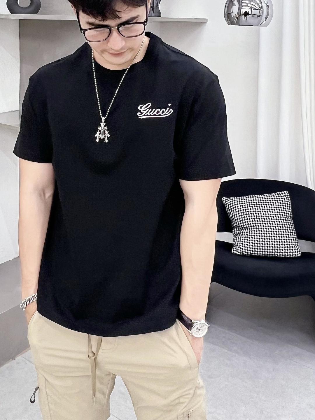 NO:488223,The series is constantly available in July and August ~ Must be recommended Gucci exclusively for the new autumn Gucci fashion casual round neck short sleeves, high-density 320 grams pure cotton fabric, high-end needle embroidery, high-end European version original single T-shirt, trendy and fashionable casual half-sleeved, high breathable and comfortable, impeccable details, brand element design concept, reflecting high quality. It presents casual cut, and the upper body style is superb!  M-3XL H new model first launch, gucci, gucci, T-shirt, tees, t-shirt, alexander wang19860909七月八月不断货系列～必须 主推 Gucci 独家专供秋季新款古驰时尚休闲圆领短袖,高密度320克纯棉面料,高级密针刺绣、高端欧版原单T恤,潮流时尚休闲半袖 透气舒适度高,细节无可挑剔,品牌元素设计理念,体现高品质.呈现休闲裁剪,上身版型超赞！码数M-3XL H新款首发,,gucci,gucci,T-shirt,tees，t-shirt,alexander wang,Men's clothing