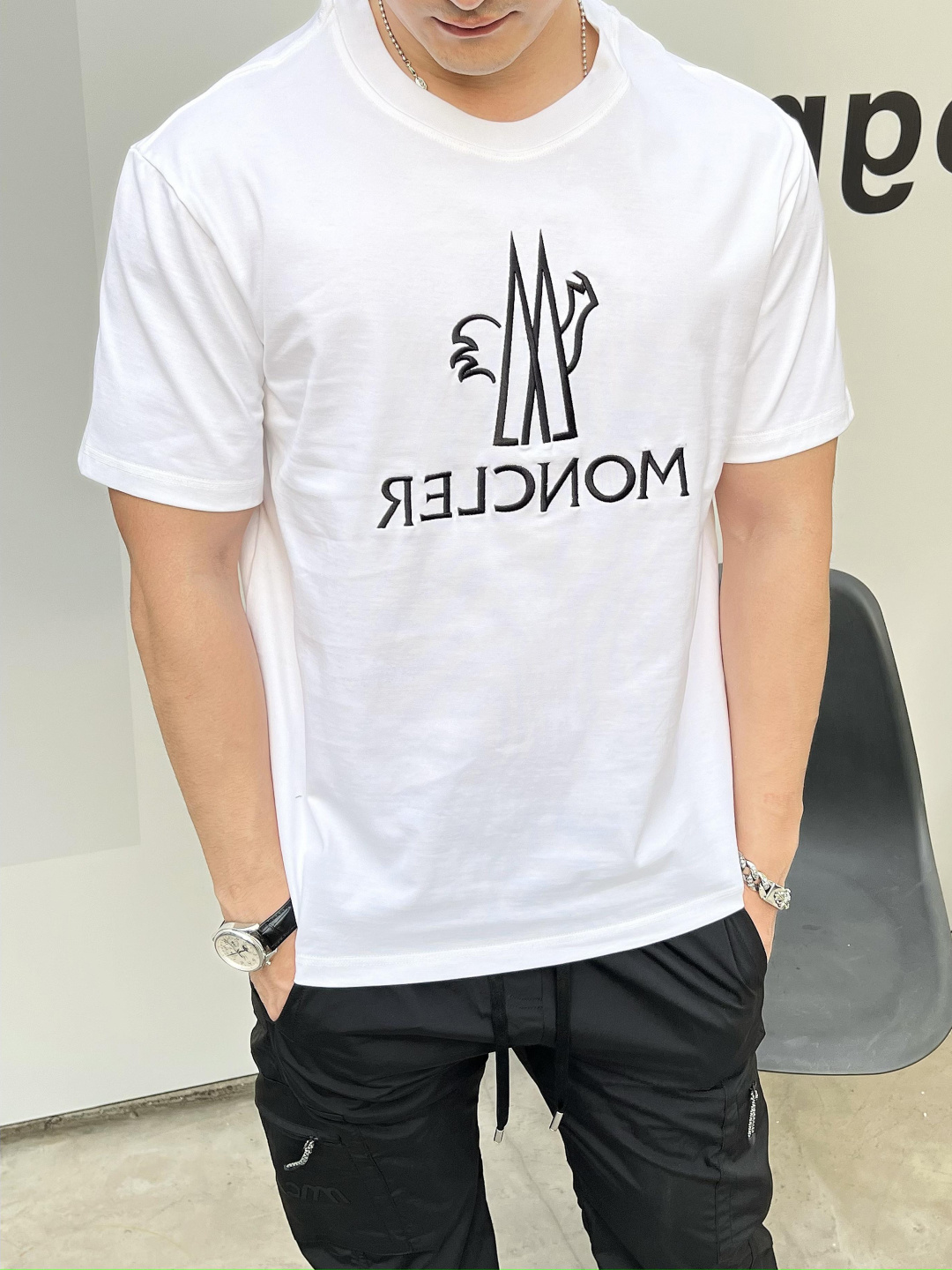 NO:134412,The main recommendation Moncler is exclusively designed for new autumn masked fashion casual round neck short sleeves, high-density 320g pure cotton fabric, high-end needle embroidery, high-end European version original single T-shirt, trendy and fashionable casual half-sleeved, breathable and comfortable, impeccable details, brand element design concept, reflecting high quality. It presents casual cut, and the upper body style is superb!  M-3XL H2025 new model debut, christian louboutin, Moncler, T-shirt, tees, t-shirt, alexander wang19860909主推 Moncler 独家专供秋季新款蒙口时尚休闲圆领短袖,高密度320克纯棉面料,高级密针刺绣、高端欧版原单T恤,潮流时尚休闲半袖 透气舒适度高,细节无可挑剔,品牌元素设计理念,体现高品质.呈现休闲裁剪,上身版型超赞！码数M-3XL H2025新款首发,,christian louboutin,Moncler,T-shirt,tees，t-shirt,alexander wang,Men's clothing