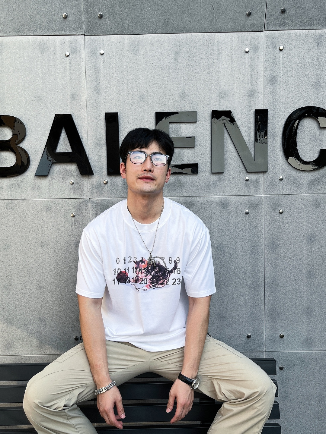 NO:623687,The main recommendation is Margiela. Exclusively for the new autumn Margiela fashionable casual round neck short sleeves, high-density 320g pure cotton fabric, advanced dense needle embroidery, high-end European original single T-shirt, trendy fashion casual half-sleeves. High breathability and comfort, impeccable details, brand element design concept, reflecting high quality. Presenting casual tailoring, the upper body shape is awesome!  Size M-3XL H2025 new model debut, masion margiela, T-shirt, tees, t-shirt, alexander wang19860909主推 马吉拉 独家专供秋季新款马吉拉时尚休闲圆领短袖,高密度320克纯棉面料,高级密针刺绣、高端欧版原单T恤,潮流时尚休闲半袖 透气舒适度高,细节无可挑剔,品牌元素设计理念,体现高品质.呈现休闲裁剪,上身版型超赞！码数M-3XL H2025新款首发,,masion margiela,T-shirt,tees，t-shirt,alexander wang,Men's clothing