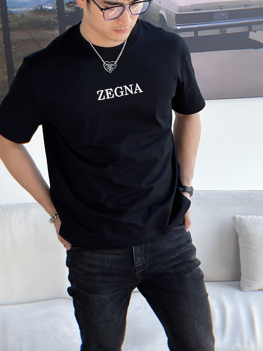 NO:623706,The main recommendation is Zegna's exclusive autumn new Zegna fashionable and casual round-neck short-sleeved, high-density 320g pure cotton fabric, advanced dense needle embroidery, high-end European original single T-shirt, trendy and fashionable casual half-sleeves. High breathability and comfort, impeccable details, brand element design concept, reflecting high quality. Presenting casual tailoring, the upper body shape is awesome!  Size M-3XL H2025 new model first release,,zegna,T-shirt,tees,t-shirt,alexander wang19860909主推 Zegna 独家专供秋季新款杰尼亚时尚休闲圆领短袖,高密度320克纯棉面料,高级密针刺绣、高端欧版原单T恤,潮流时尚休闲半袖 透气舒适度高,细节无可挑剔,品牌元素设计理念,体现高品质.呈现休闲裁剪,上身版型超赞！码数M-3XL H2025新款首发,,zegna,T-shirt,tees，t-shirt,alexander wang,Men's clothing