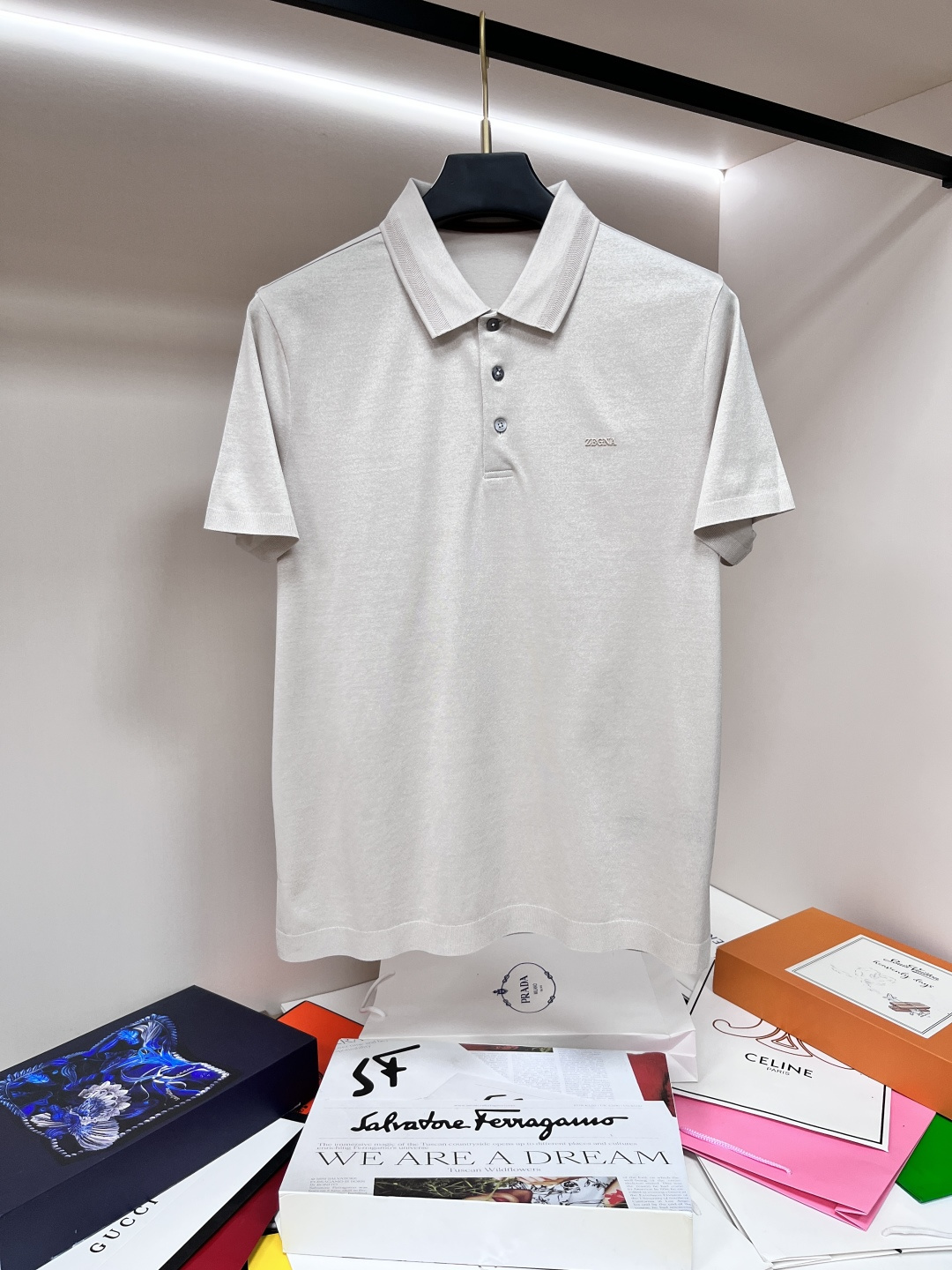 NO:159744,The main recommendation Zegna is exclusively designed for the new autumn Zegna fashion casual lapel short sleeves, high-density mercerized cotton fabric, high-end needle embroidery, high-end European version original single T-shirt, trendy and fashionable casual half-sleeved, breathable and comfortable, impeccable details, brand element design concept, reflecting high quality. It presents casual cut, and the upper body style is superb!  Code Number M-3XL H2025 new model first release, zegna, T-shirt,tees, t-shirt,alexander wang19860909主推 Zegna 独家专供秋季新款杰尼亚时尚休闲翻领短袖,高密度丝光纯棉面料,高级密针刺绣、高端欧版原单T恤,潮流时尚休闲半袖 透气舒适度高,细节无可挑剔,品牌元素设计理念,体现高品质.呈现休闲裁剪,上身版型超赞！ 码数M-3XL H2025新款首发,,zegna,T-shirt,tees，t-shirt,alexander wang,Men's clothing