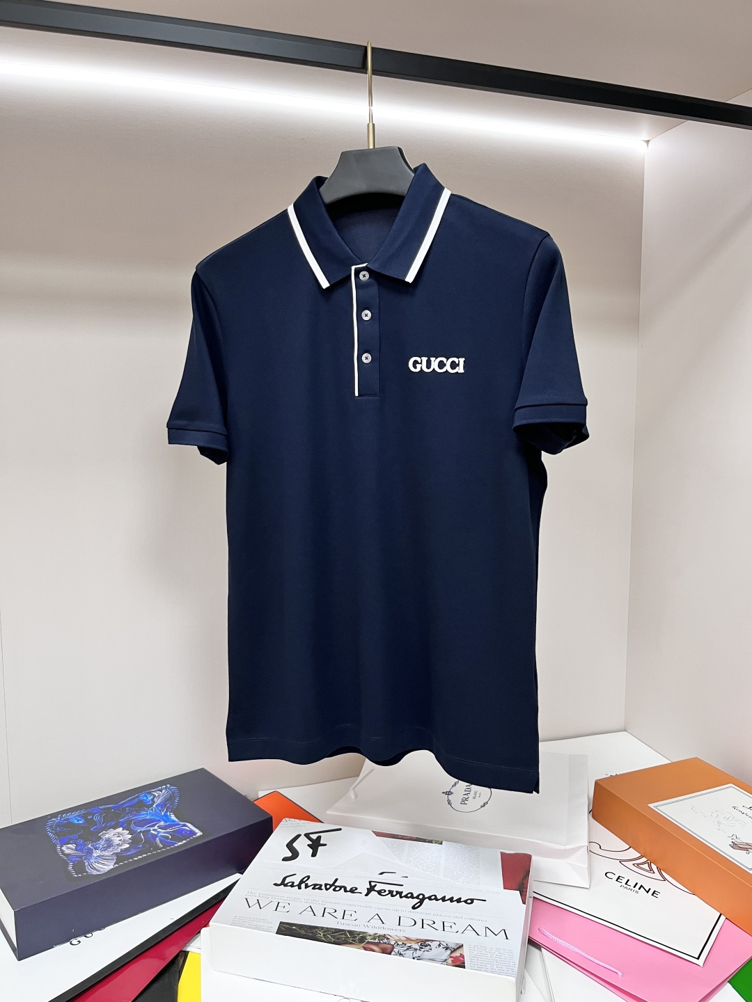 NO:159752,The main recommendation Gucci is exclusively designed for the new autumn Gucci fashion casual lapel short sleeves, high-density mercerized cotton fabric, high-end needle embroidery, high-end European version original single T-shirt, trendy and fashionable casual half-sleeved, breathable and comfortable, impeccable details, brand element design concept, reflecting high quality. It presents casual cut, and the upper body style is excellent!  Code Number M-3XL H2025 new model first release, gucci, gucci, T-shirt, tees, t-shirt, alexander wang19860909主推 Gucci 独家专供秋季新款古驰时尚休闲翻领短袖,高密度丝光纯棉面料,高级密针刺绣、高端欧版原单T恤,潮流时尚休闲半袖 透气舒适度高,细节无可挑剔,品牌元素设计理念,体现高品质.呈现休闲裁剪,上身版型超赞！ 码数M-3XL H2025新款首发,,gucci,gucci,T-shirt,tees，t-shirt,alexander wang,Men's clothing