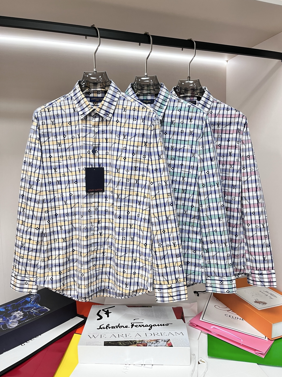 NO:139989,The main recommendation is Lv. The new autumn and winter products are released. Donkey brand fashion casual shirts, which define high-end products. 3D three-dimensional version, close-fitting comfort, European standards for environmentally friendly dyeing, removing all heavy metals and microorganisms, and meeting international standards!  Chest embroidery small quantity imported embroidery embroidery lines are clear and the details are full, and are manufactured by listed companies in OEM. Size M-3XL H is the first to be released, louis vuitton, louis vuitton,shirts,alexander wang19860909主推 Lv 秋冬新品发布驴牌潮品休闲衬衫,定义高端产品 3D立体制版、贴身舒适,欧洲标准环保染色、去除所有重金属、微生物 达到国际标准！ 胸前绣花 少数量进口绣花绣制线路清晰、细节拉满,上市公司代工厂制造. 尺码M-3XL H新款首发,,louis vuitton,louis vuitton,shirts,alexander wang,Men's clothing