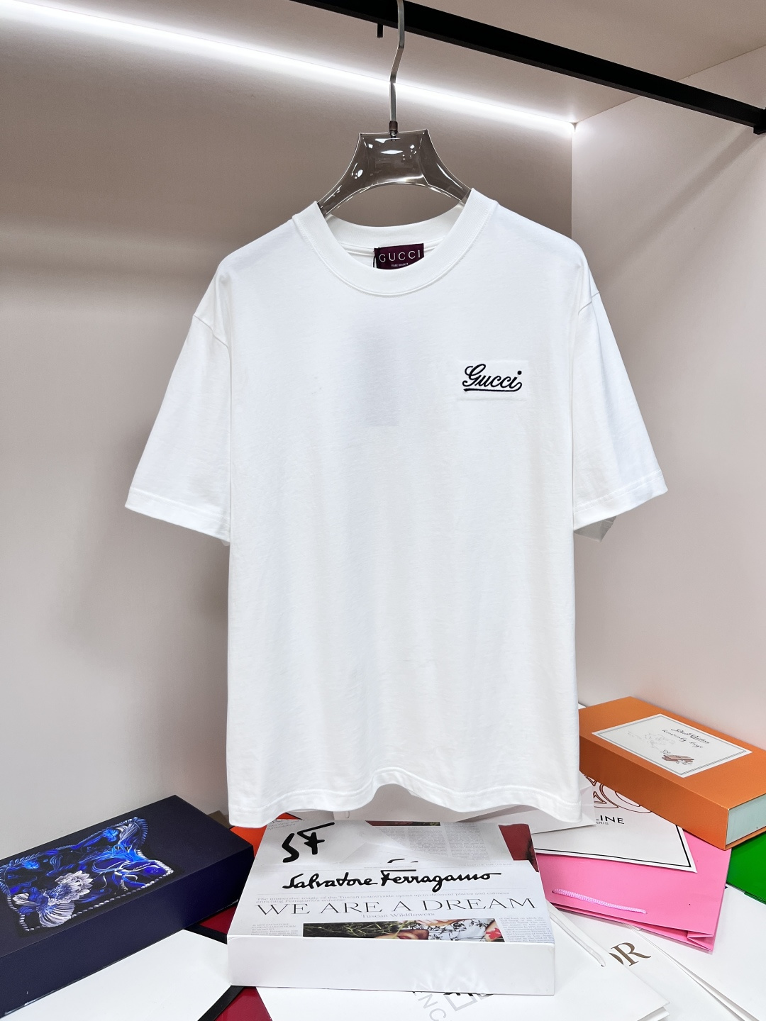 NO:141644,The main recommendation Gucci is exclusively designed for the new spring Gucci fashion casual round neck short sleeves, pure cotton fabric original single craft high-end European version original single T-shirt, trendy and fashionable casual half-sleeved, breathable and comfortable, impeccable details, brand element design concept, reflecting high quality. It presents casual cut, and the upper body style is superb!  Code number Xs-XL H2025 new model first release, gucci, gucci, T-shirt, tees, t-shirt, alexander wang19860909主推 Gucci 独家专供春季新款古驰时尚休闲圆领短袖,纯棉面料原单工艺高端欧版原单T恤,潮流时尚休闲半袖 透气舒适度高,细节无可挑剔,品牌元素设计理念,体现高品质.呈现休闲裁剪,上身版型超赞！码数Xs-XL H2025新款首发,,gucci,gucci,T-shirt,tees，t-shirt,alexander wang,Men's clothing