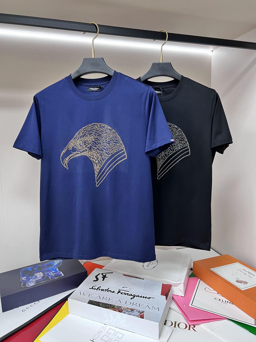 NO:141639,Main recommendation Stephen exclusively offers new autumn style Stephen's fashionable and casual round neck short sleeves, high-density mercerized cotton fabric!  High-end needle embroidery, high-end European version original single T-shirt, trendy and fashionable casual half-sleeved, breathable and comfortable, impeccable details, brand element design concept, reflecting high quality. It presents casual cut, and the upper body style is superb!  Code Number M-3XL H2025 new model first release, T-shirt,tees,t-shirt,alexander wang19860909主推 斯蒂芬 独家专供秋季新款斯蒂芬时尚休闲圆领短袖,高密度丝光棉面料！高级密针刺绣、高端欧版原单T恤,潮流时尚休闲半袖 透气舒适度高,细节无可挑剔,品牌元素设计理念,体现高品质.呈现休闲裁剪,上身版型超赞！ 码数M-3XL H2025新款首发,,T-shirt,tees，t-shirt,alexander wang,Men's clothing