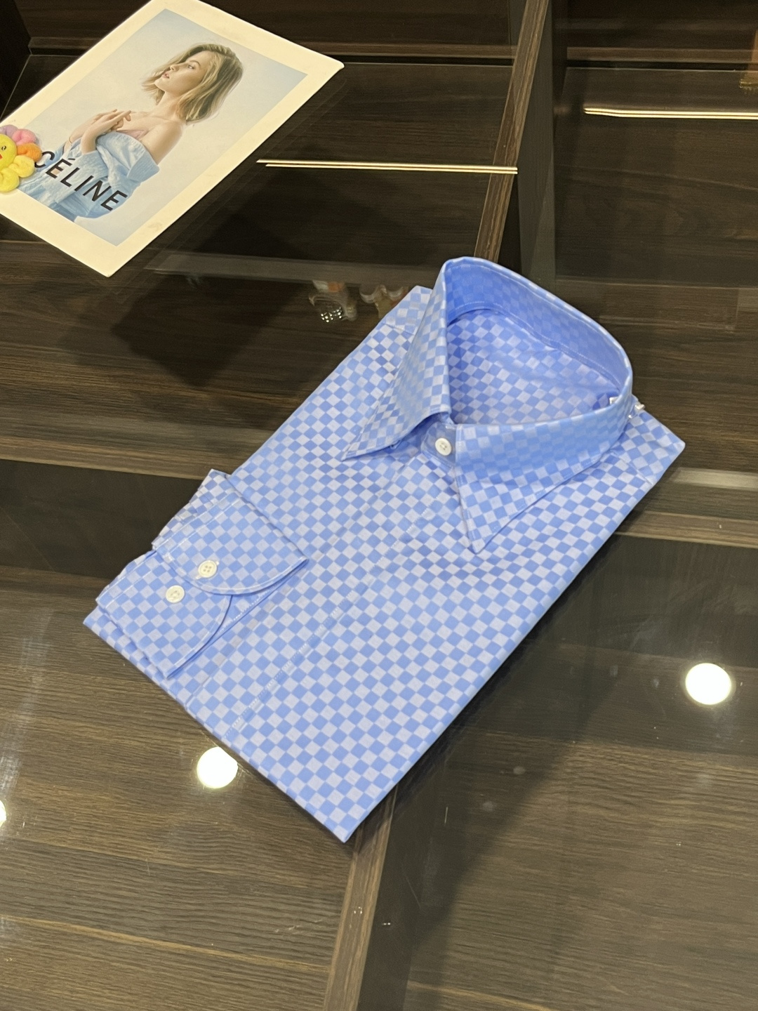 NO:141647,The main recommendation is the latest men's essential shirt for the counter, natural cotton, comfortable and breathable, original single product, original fabric, soft and comfortable, high-end and luxurious, enough style, this shirt is proud to make you satisfied and face! Size 38-40-42-44-46-48 Black and white 2 colors H2025 new model first release,,louis vuitton,louis vuitton,shirts,alexander wang19860909主推 LV 驴牌 专柜最新款男士必备款衬衫,天然棉,舒服透气,原单狠货,原版面料,柔软舒适,上身高端又奢华,足够场面的档次,这款衬衫无不骄傲的让你满意有面子! 尺码38-40-42-44-46-48 黑白2色 H2025新款首发,,louis vuitton,louis vuitton,shirts,alexander wang,Men's clothing