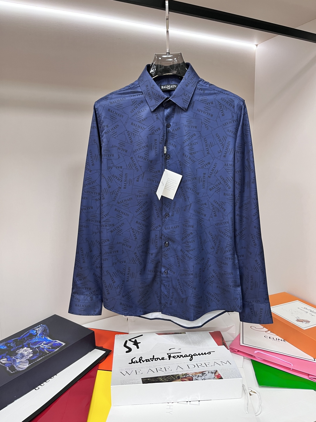 NO:141664,The main recommendation is Balmain's new autumn and winter products to release Balmain's trendy casual shirts, defining high-end products, 3D three-dimensional version, close-fitting comfort, European standards for environmentally friendly dyeing, removing all heavy metals and microorganisms, and meeting international standards!  Chest embroidery small number of imported embroidery embroidery lines are clear and the details are full, and are manufactured by listed companies in OEM. Size M-3XL H is the first to be released, balmain, balmain, shirts, alexander wang19860909主推 Balmain 秋冬新品发布巴尔曼潮品休闲衬衫,定义高端产品 3D立体制版、贴身舒适,欧洲标准环保染色、去除所有重金属、微生物 达到国际标准！ 胸前绣花 少数量进口绣花绣制线路清晰、细节拉满,上市公司代工厂制造. 尺码M-3XL H新款首发,,balmain,balmain,shirts,alexander wang,Men's clothing