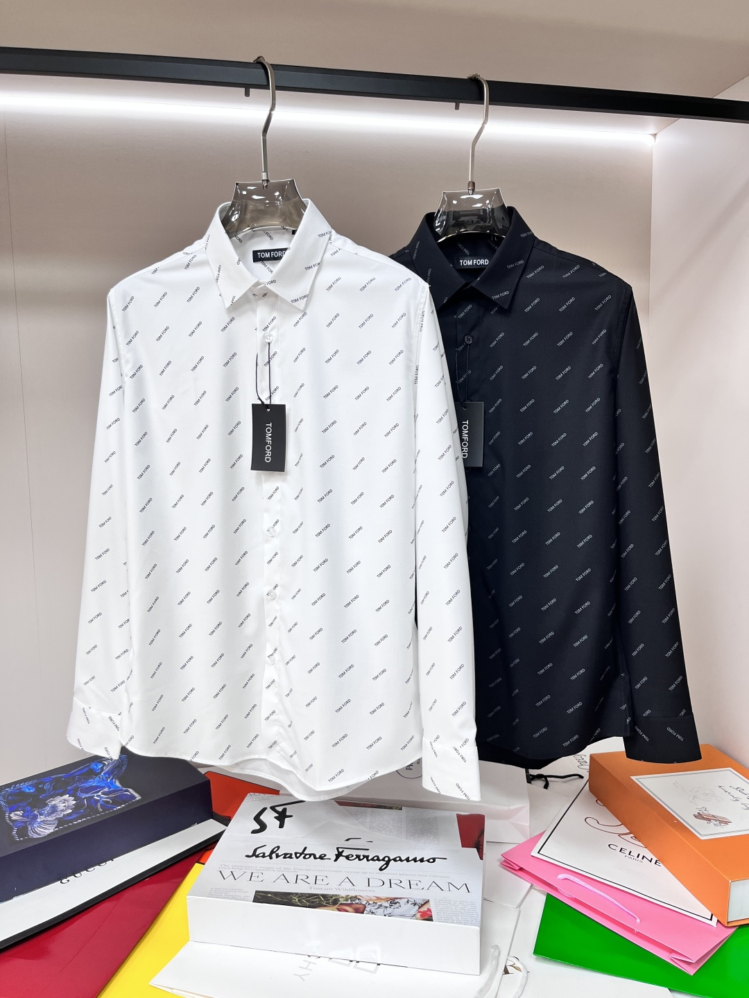 NO:141667,The main recommendation is TF new autumn and winter products to release TF trendy casual shirts, defining high-end products, 3D three-dimensional version, close-fitting comfort, European standards for environmentally friendly dyeing, removing all heavy metals and microorganisms, and meeting international standards!  Chest embroidery small quantity imported embroidery embroidery lines are clear and the details are full, and are manufactured by listed companies in OEM. Size M-3XL H is the first to release,,tom ford,shirts,alexander wang19860909主推 TF 秋冬新品发布TF潮品休闲衬衫,定义高端产品 3D立体制版、贴身舒适,欧洲标准环保染色、去除所有重金属、微生物 达到国际标准！ 胸前绣花 少数量进口绣花绣制线路清晰、细节拉满,上市公司代工厂制造. 尺码M-3XL H新款首发,,tom ford,shirts,alexander wang,Men's clothing