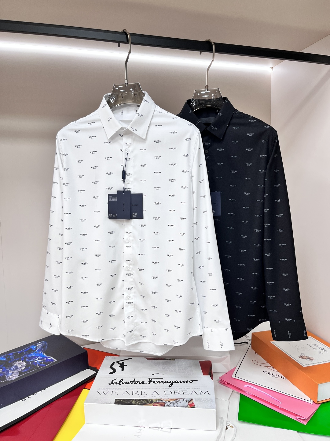 NO:141670,The main recommendation is Prada's new autumn and winter products to release Prada's trendy casual shirts, defining high-end products, 3D three-dimensional version, close-fitting comfort, European standards for environmentally friendly dyeing, removing all heavy metals and microorganisms, and meeting international standards!  Chest embroidery small quantity imported embroidery embroidery lines are clear and the details are full, and are manufactured by listed companies in OEM. Size M-3XL H is the first to be released, prada, prada, shirts, alexander wang19860909主推 Prada 秋冬新品发布普拉达潮品休闲衬衫,定义高端产品 3D立体制版、贴身舒适,欧洲标准环保染色、去除所有重金属、微生物 达到国际标准！ 胸前绣花 少数量进口绣花绣制线路清晰、细节拉满,上市公司代工厂制造. 尺码M-3XL H新款首发,,prada,prada,shirts,alexander wang,Men's clothing