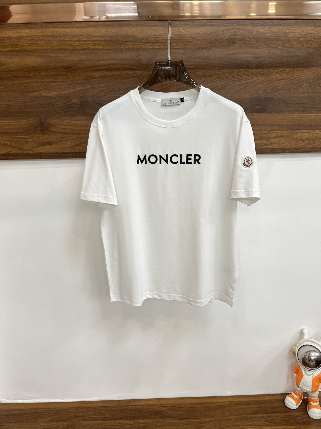 NO:141681,The main recommendation Moncler is exclusively designed for spring new styles of masked fashion casual round neck short sleeves, wide version of high-density 320g pure cotton fabric, high-end needle embroidery, high-end European version original single T-shirt, trendy and fashionable casual half-sleeved, breathable and comfortable, impeccable details, brand element design concept, reflecting high quality. It presents casual cut, and the upper body style is superb!  Number of codes 48-56 H2025 new model first release, christian louboutin, Moncler, T-shirt, tees, t-shirt, alexander wang19860909主推 Moncler 独家专供春季新款蒙口时尚休闲圆领短袖,阔版高密度320克纯棉面料,高级密针刺绣、高端欧版原单T恤,潮流时尚休闲半袖 透气舒适度高,细节无可挑剔,品牌元素设计理念,体现高品质.呈现休闲裁剪,上身版型超赞！码数48-56 H2025新款首发,,christian louboutin,Moncler,T-shirt,tees，t-shirt,alexander wang,Men's clothing