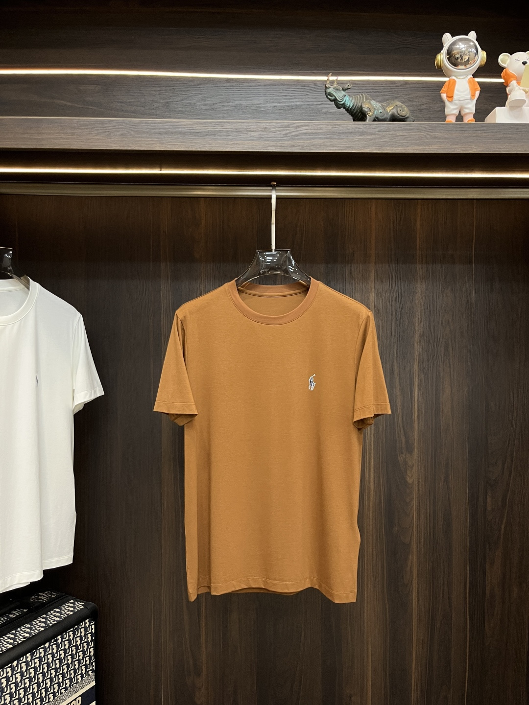 NO:152831,The main recommendation Polo is exclusively designed for the new spring Paul fashion casual round neck short sleeves, wide version high-density 280g pure cotton fabric, high-end needle embroidery, high-end European version original single T-shirt, trendy and fashionable casual half-sleeved, high breathable and comfortable, impeccable details, brand element design concept, reflecting high quality. It presents casual cut, and the upper body style is superb!  Number of codes 48-56 H new model first release, T-shirt,tees,t-shirt,alexander wang19860909主推 Polo 独家专供春季新款保罗时尚休闲圆领短袖,阔版高密度280克纯棉面料,高级密针刺绣、高端欧版原单T恤,潮流时尚休闲半袖 透气舒适度高,细节无可挑剔,品牌元素设计理念,体现高品质.呈现休闲裁剪,上身版型超赞！码数48-56 H新款首发,,T-shirt,tees，t-shirt,alexander wang,Men's clothing