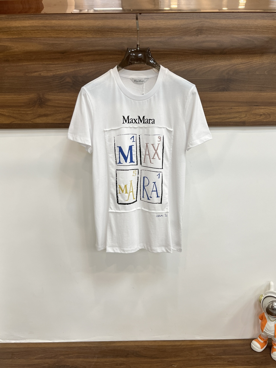 NO:155636,The main recommendation is Maxmara, which is exclusively available for the new autumn MM fashionable round neck short sleeves, pure cotton fabric high-end needle embroidery, high-end European version original single T-shirt, trendy and fashionable casual half-sleeved, breathable and comfortable, impeccable details, brand element design concept, reflecting high quality. It presents casual cut, and the upper body style is superb!  S-L H new model first launch, T-shirt,tees,t-shirt,alexander wang19860909主推 Maxmara 独家专供秋季新款MM时尚圆领短袖 纯棉面料高级密针刺绣、高端欧版原单T恤,潮流时尚休闲半袖 透气舒适度高,细节无可挑剔,品牌元素设计理念,体现高品质.呈现休闲裁剪,上身版型超赞！ 码数S-L H新款首发,,T-shirt,tees，t-shirt,alexander wang,Men's clothing