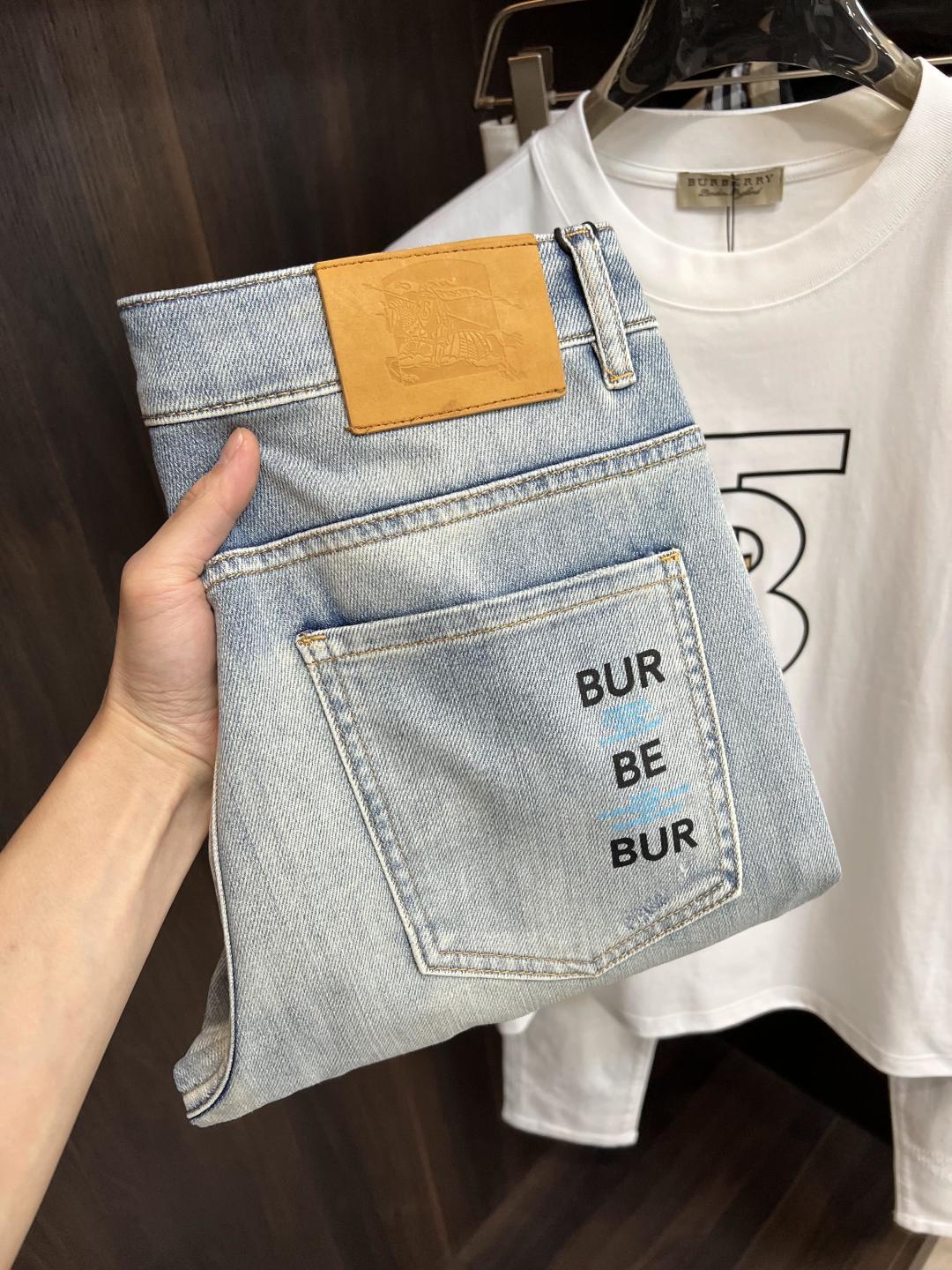 NO:149808,The main recommendation Burberry exclusively offers new Burberry trendy men's fashionable casual jeans, high-end European version original single pants, trendy and fashionable casual pants, breathable and comfortable, impeccable details, brand element design concept, reflecting high quality. It presents casual cut, and the upper body style is superb!  Number of codes 29-38 (no 35 37) H new model first release, burberry, burberry, jeans, alexander wang19860909主推 Burberry 独家专供新款巴宝莉潮男时尚休闲牛仔裤,高端欧版原单裤子,潮流时尚休闲裤子 透气舒适度高,细节无可挑剔,品牌元素设计理念,体现高品质.呈现休闲裁剪,上身版型超赞！ 码数29-38（无35 37） H新款首发,,burberry,burberry,jeans,alexander wang,Men's clothing