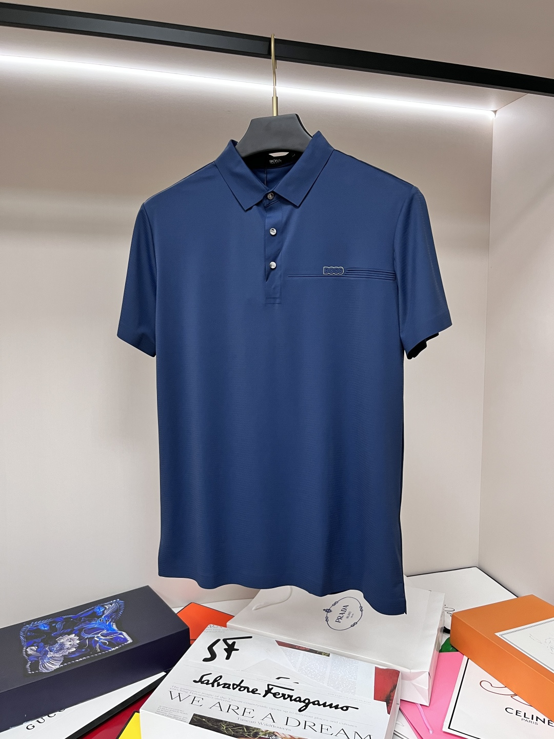 NO:162417,The main boss is exclusively exclusive to the new autumn BOSS fashion casual short-sleeved lapel!  High-density pure cotton fabric, high-end needle embroidery, high-end European version original single T-shirt, trendy and fashionable casual half-sleeved, breathable and comfortable, impeccable details, brand element design concept, reflecting high quality. It presents casual cut, and the upper body style is excellent!  M-3XL H new model first launch, T-shirt,tees,t-shirt,alexander wang19860909主推 Boss 独家专供秋季新款BOSS时尚休闲短袖翻领！高密度纯棉面料,高级密针刺绣、高端欧版原单T恤,潮流时尚休闲半袖 透气舒适度高,细节无可挑剔,品牌元素设计理念,体现高品质.呈现休闲裁剪,上身版型超赞！ 码数M-3XL H新款首发,,T-shirt,tees，t-shirt,alexander wang,Men's clothing