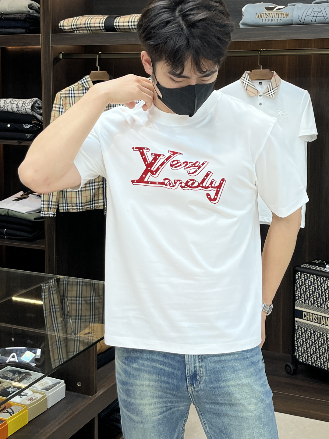 NO:162423,The main recommendation is Lv donkey brand. It is exclusively available for new trendy men's fashionable casual short-sleeved T-shirts. The new spring casual round neck short-sleeved T-shirts, high-end European version original single trendy fashion boutique!  High breathability and comfort, impeccable details, brand elements design concept, reflecting high quality. It presents casual cut and has a great upper body style!  M-XXXL H new model debut, louis vuitton,louis vuitton,t-shirt,tees,t-shirt,alexander wang19860909主推 Lv 驴牌 春季独家专供新款潮男时尚休闲短袖T恤.春季新款休闲圆领短袖T恤衫,高端欧版原单潮流时尚精品！透气舒适度高,细节无可挑剔,品牌元素设计理念,体现高品质.呈现休闲裁剪,上身版型超赞！ 码数M-XXXL H新款首发,,louis vuitton,louis vuitton,T-shirt,tees，t-shirt,alexander wang,Men's clothing