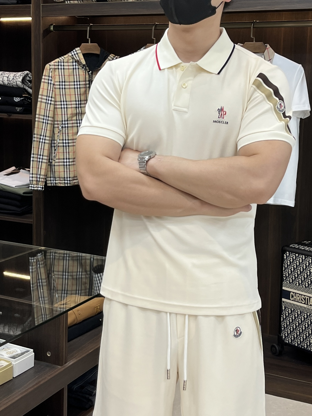 NO:149863,The main recommendation is Moncler, which is exclusively designed for spring new masked fashion casual short-sleeved suit, pure cotton fabric original single craft high-end European version original single T-shirt, trendy and fashionable casual half-sleeved, breathable and comfortable, impeccable details, brand element design concept, reflecting high quality. It presents casual cut, and the upper body style is excellent!  M-XXXL H2025 new model debut, christian louboutin, Moncler, T-shirt, tees, t-shirt, alexander wang19860909主推 Moncler 独家专供春季新款蒙口时尚休闲短袖套装,纯棉面料原单工艺高端欧版原单T恤,潮流时尚休闲半袖 透气舒适度高,细节无可挑剔,品牌元素设计理念,体现高品质.呈现休闲裁剪,上身版型超赞！码数M-XXXL H2025新款首发,,christian louboutin,Moncler,T-shirt,tees，t-shirt,alexander wang,Men's clothing