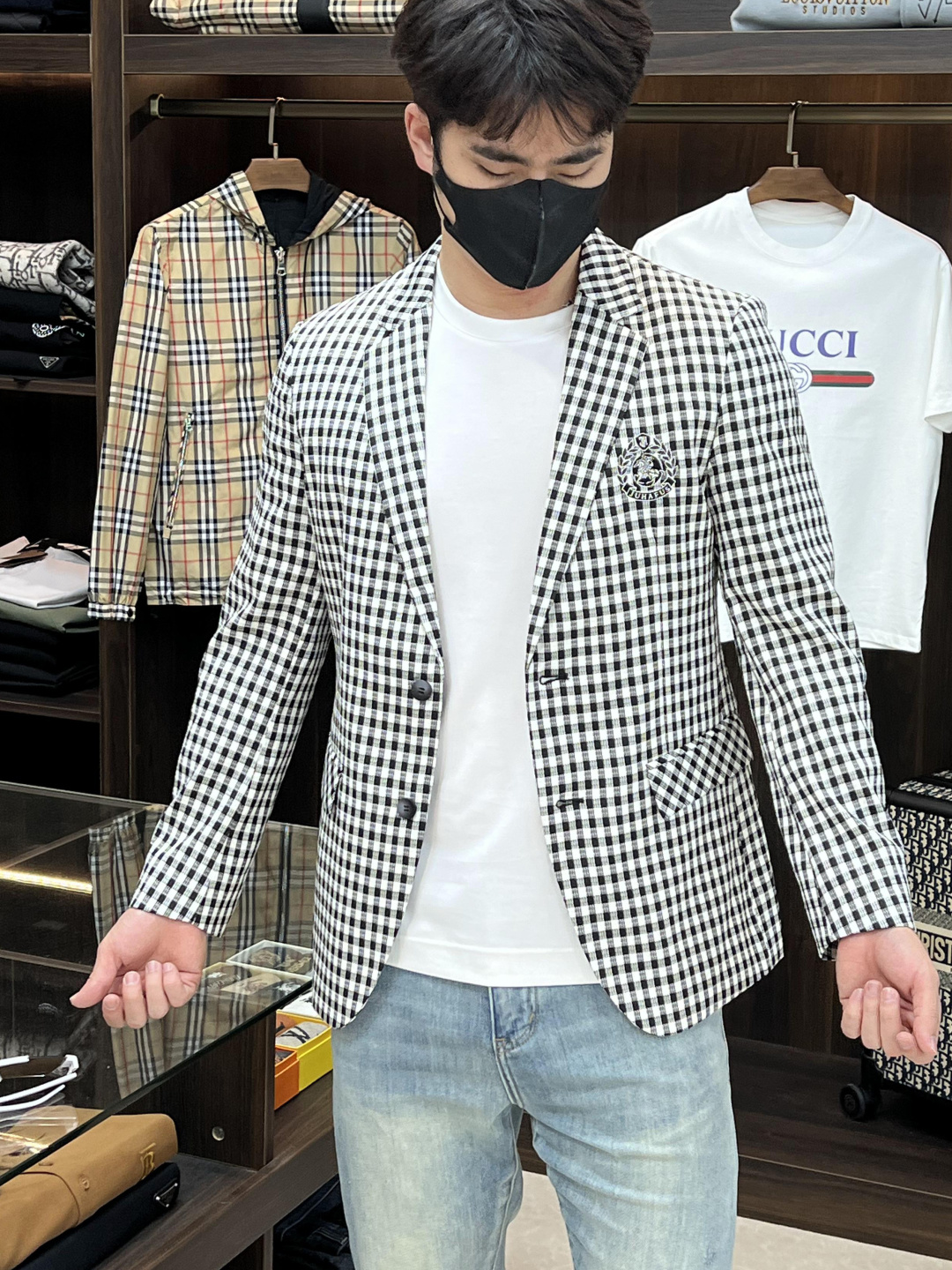 NO:149868,The main recommendation Burberry 2025ss early spring new style released Burberry fashion trend casual suit jacket, spring popular jacket, comfortable and slim, lazy and casual, combined with clean and simple colors, it is particularly durable, suitable for daily wear~ I love to launch sports items embellished with vitality prints to welcome the arrival of the warm season. Size M-3XL H2025 new model is launched, burberry, burberry, jackets & coats, business suit, alexander wang19860909主推 Burberry 2025ss早春新款发布巴宝莉时尚潮流休闲西装外套,春季爆款外套,穿上就是舒适自在又显瘦的存在,慵懒而随性,结合干净简单的色系就特别耐看,适合日常穿着~倾情推出缀饰活力印花的运动单品,迎接温暖季节的到来. 尺码M-3XL H2025新款首发,,burberry,burberry,jackets & coats,business suit,alexander wang,Men's clothing