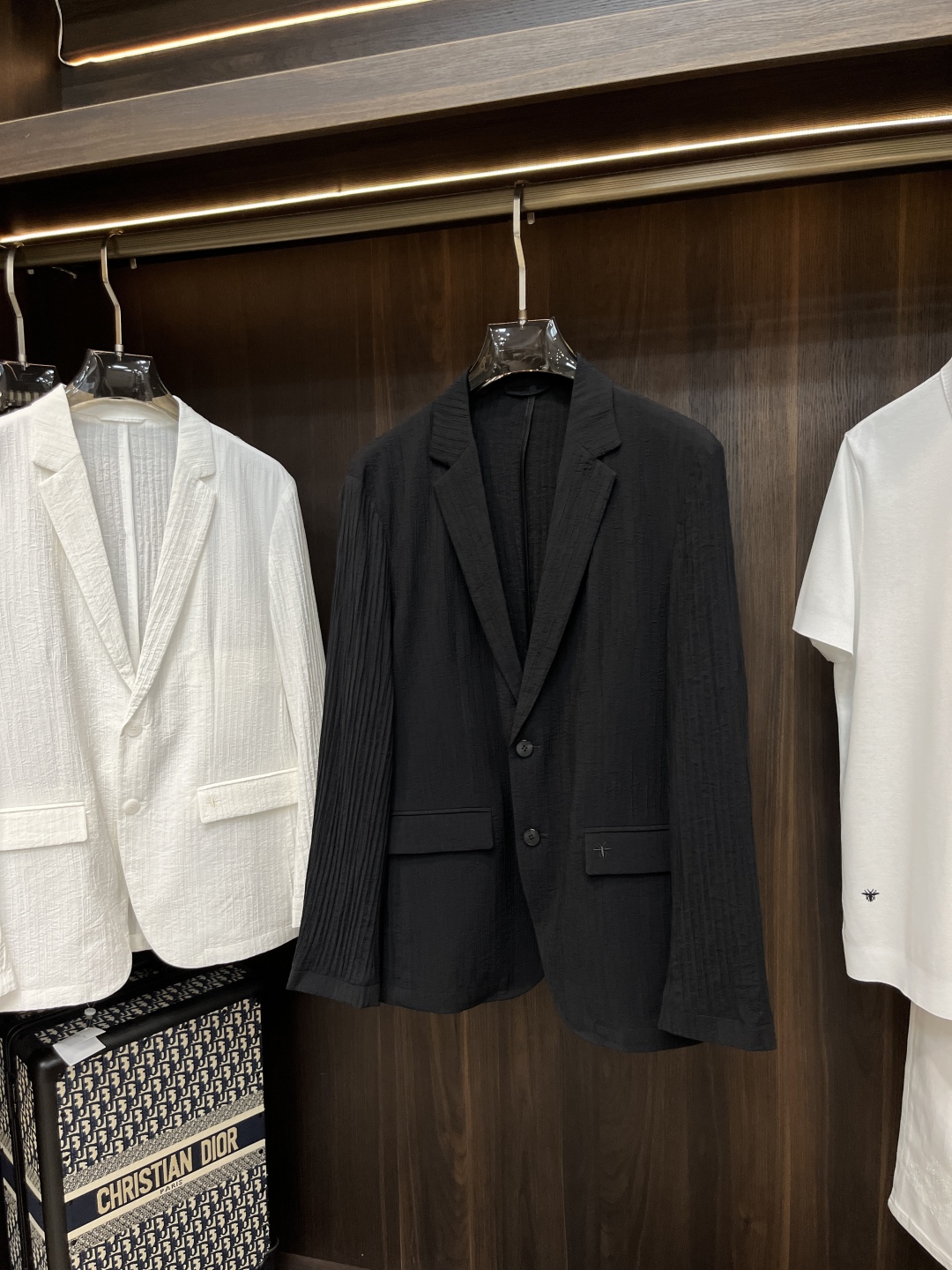 “Dior 2025s Spring Burst Jacket: Comfortable, Stylish, Durable Leisure Suit” - 图片 8