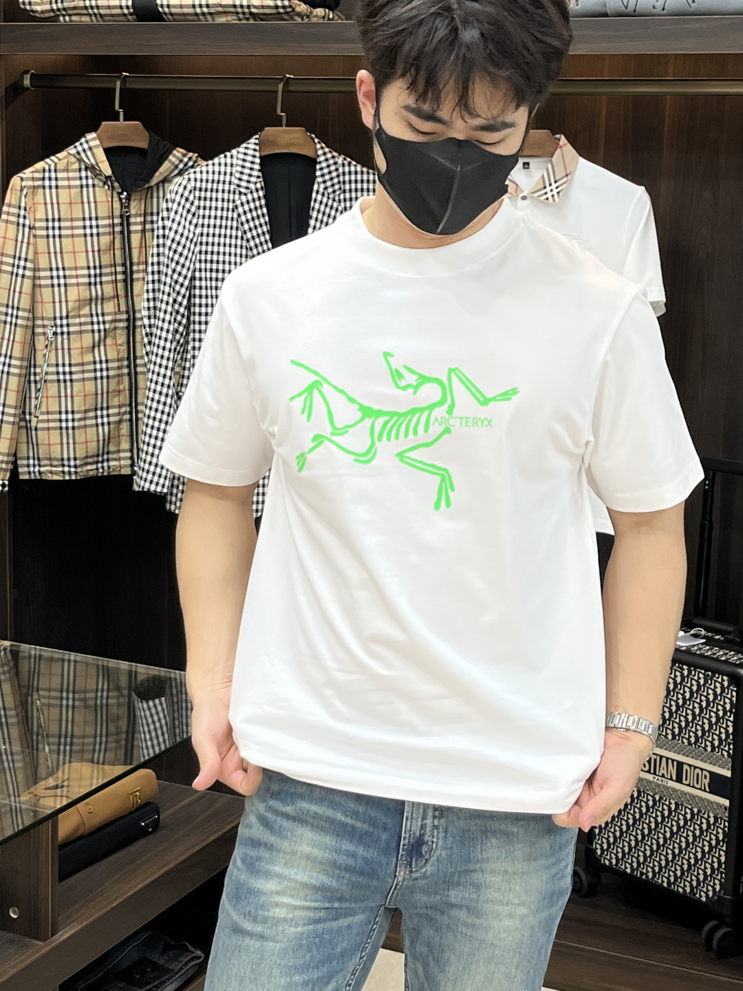 NO:145014,The main recommendation is Archaeopteryx 2025 spring exclusively for new trendy men's fashionable casual short-sleeved T-shirts. The new spring casual round neck short-sleeved T-shirts, high-end European version original single trendy fashion boutique!  High breathability and comfort, impeccable details, brand elements design concept, reflecting high quality. It presents casual cut and has a great upper body style!  S-XXXL H2025 new model first release, arc'teryx, T-shirt,tees, t-shirt,alexander wang19860909主推 始祖鸟 2025春季独家专供新款潮男时尚休闲短袖T恤.春季新款休闲圆领短袖T恤衫,高端欧版原单潮流时尚精品！透气舒适度高,细节无可挑剔,品牌元素设计理念,体现高品质.呈现休闲裁剪,上身版型超赞！ 码数S-XXXL H2025新款首发,arc'teryx,T-shirt,tees，t-shirt,alexander wang,Men's clothing