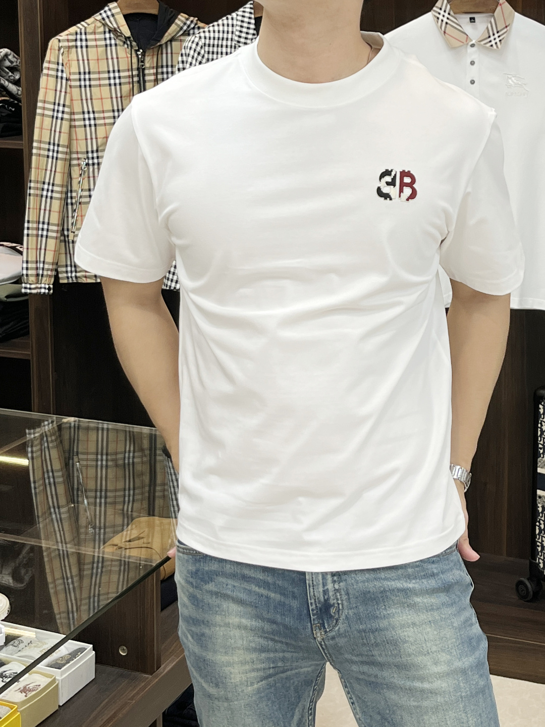 NO:159742,The main recommendation is Balencaiga Balencaiga, exclusively exclusive for the new trendy men's fashionable casual short-sleeved T-shirt in spring 2025. The new spring casual round neck short-sleeved T-shirt in spring, high-end European version original single trendy fashion boutique!  High breathability and comfort, impeccable details, brand elements design concept, reflecting high quality. It presents casual cut and has a great upper body style!  S-XXXL H2025 new model first launch, balenciaga, balenciaga, T-shirt,tees, t-shirt,alexander wang19860909主推 Balencaiga 巴黎世家 2025春季独家专供新款潮男时尚休闲短袖T恤.春季新款休闲圆领短袖T恤衫,高端欧版原单潮流时尚精品！透气舒适度高,细节无可挑剔,品牌元素设计理念,体现高品质.呈现休闲裁剪,上身版型超赞！ 码数S-XXXL H2025新款首发,,balenciaga,balenciaga,T-shirt,tees，t-shirt,alexander wang,Men's clothing