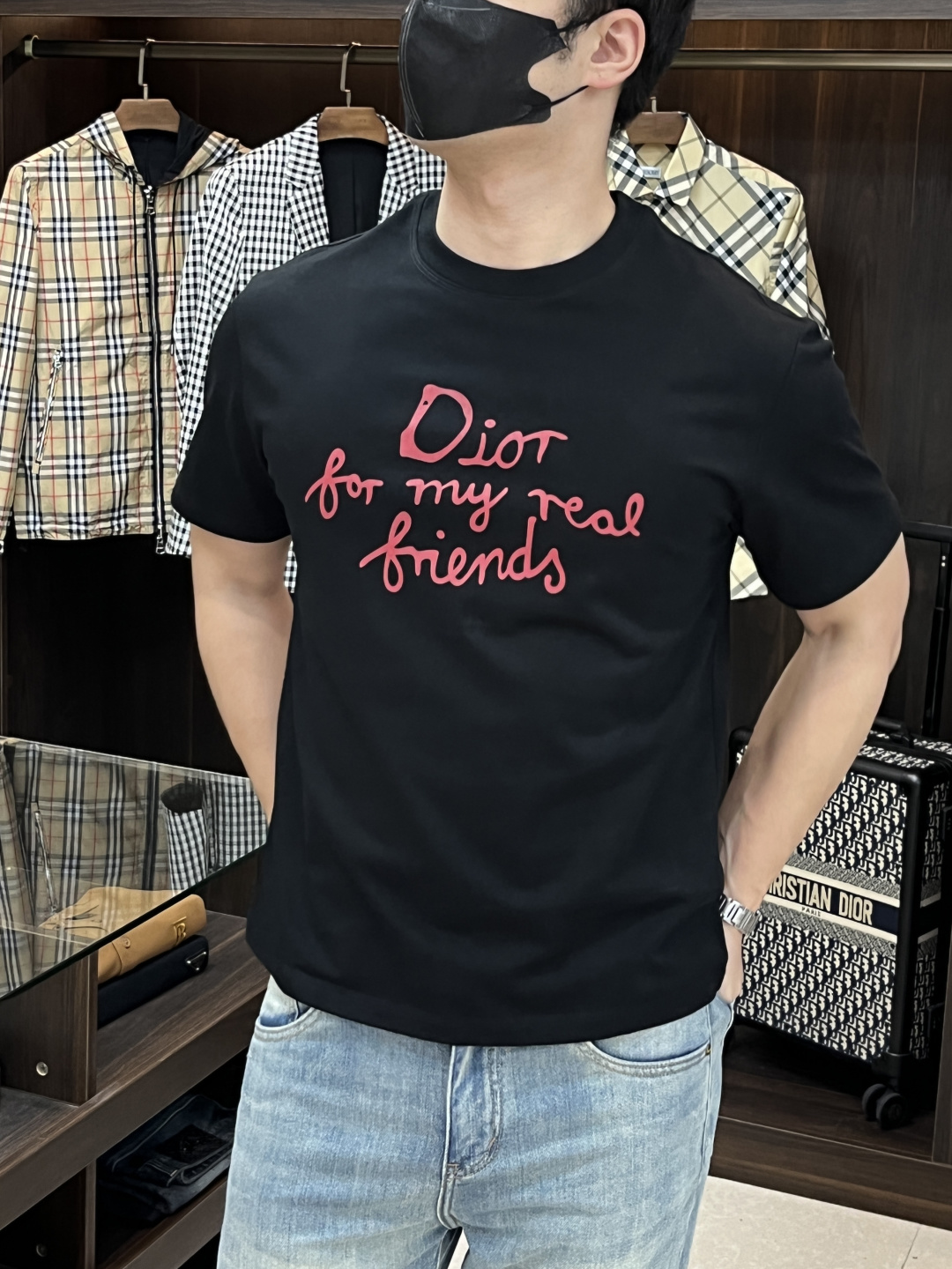 NO:415505,The main recommendation Dior is exclusively designed for the new autumn Dior fashion casual round neck short sleeves, high-density 320 grams pure cotton fabric, high-end needle embroidery, high-end European version original single T-shirt, trendy and fashionable casual half-sleeved, breathable and comfortable, impeccable details, brand element design concept, reflecting high quality. It presents casual cut, and the upper body style is superb!  Code Number M-3XL H2025 new model first release, dior, dior, T-shirt, tees, t-shirt, alexander wang19860909主推 Dior 独家专供秋季新款迪奥时尚休闲圆领短袖,高密度320克纯棉面料,高级密针刺绣、高端欧版原单T恤,潮流时尚休闲半袖 透气舒适度高,细节无可挑剔,品牌元素设计理念,体现高品质.呈现休闲裁剪,上身版型超赞！码数M-3XL H2025新款首发,,dior,dior,T-shirt,tees，t-shirt,alexander wang,Men's clothing