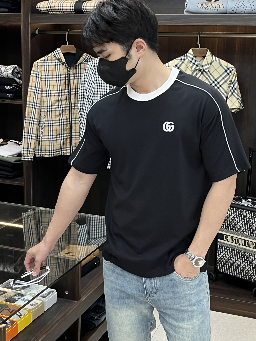 NO:149765,The main recommendation Gucci is exclusively designed for new autumn fashion casual round neck short sleeves, high-density pure cotton fabric, high-end needle embroidery, high-end European version original single T-shirt, trendy and fashionable casual half-sleeved, breathable and comfortable, impeccable details, brand element design concept, reflecting high quality. It presents casual cut, and the upper body style is superb!  Code Number M-3XL H2025 new model first release, gucci, gucci, T-shirt, tees, t-shirt, alexander wang19860909主推 Gucci 古驰 独家专供秋季新款时尚休闲圆领短袖,高密度纯棉面料,高级密针刺绣、高端欧版原单T恤,潮流时尚休闲半袖 透气舒适度高,细节无可挑剔,品牌元素设计理念,体现高品质.呈现休闲裁剪,上身版型超赞！码数M-3XL H2025新款首发,,gucci,gucci,T-shirt,tees，t-shirt,alexander wang,Men's clothing