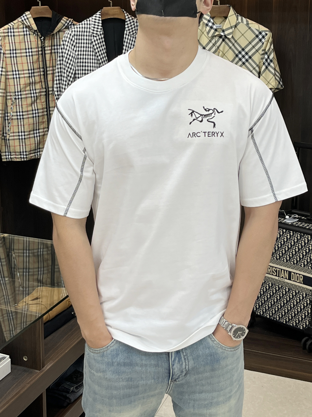 NO:149772,The main recommendation is Archaeopteryx. It is exclusively available for new autumn fashion casual round neck short sleeves, high-density pure cotton fabric, high-end needle embroidery, high-end European version original single T-shirt, trendy and fashionable casual half-sleeved, breathable and comfortable, impeccable details, brand element design concept, reflecting high quality. It presents casual cut, and the upper body style is excellent!  Code Number M-3XL H2025 new model first release, arc'teryx, T-shirt,tees, t-shirt,alexander wang19860909主推 始祖鸟 独家专供秋季新款时尚休闲圆领短袖,高密度纯棉面料,高级密针刺绣、高端欧版原单T恤,潮流时尚休闲半袖 透气舒适度高,细节无可挑剔,品牌元素设计理念,体现高品质.呈现休闲裁剪,上身版型超赞！码数M-3XL H2025新款首发,arc'teryx,T-shirt,tees，t-shirt,alexander wang,Men's clothing