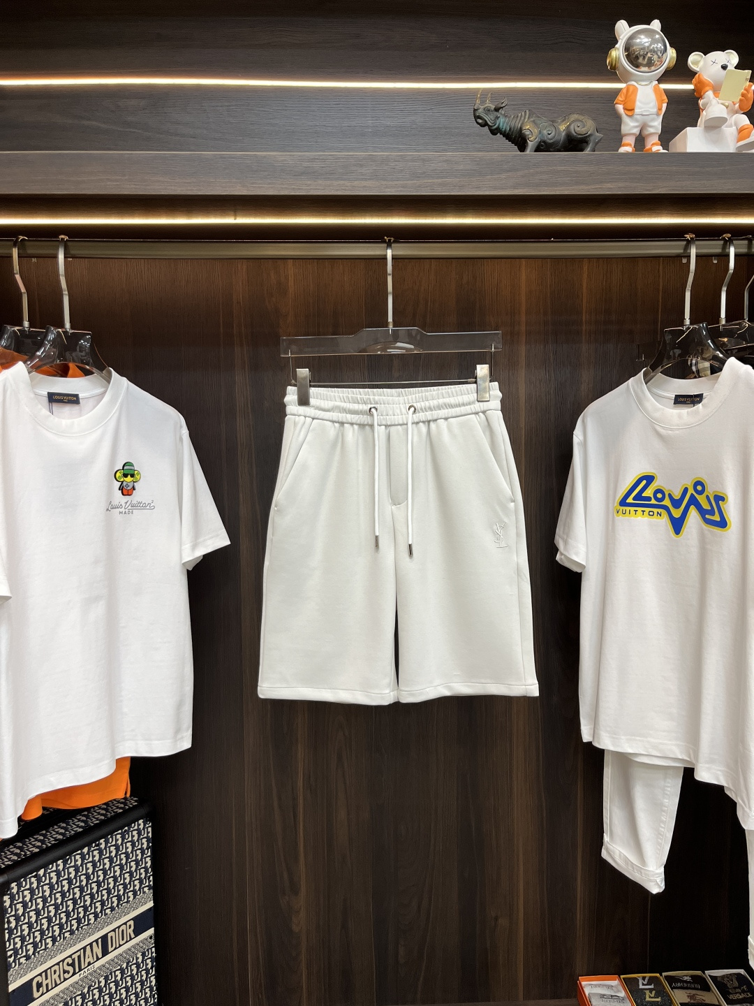 NO:152833,The main recommendation is Ysl ss summer new Saint Laurent men's casual denim shorts, high-end version!  Customized fabrics for counters are breathable and comfortable, with impeccable details, and the brand element design concept reflects high quality. The feel is delicate and soft!  It is casually cut, with a great upper body style!  Size: 29-38 H new model first release, saint laurent, saint laurent, shorts, alexander wang19860909主推 Ysl ss夏季新款圣罗兰男士休闲牛仔短裤,高端版本！专柜定制面料 透气舒适度高,细节无可挑剔,品牌元素设计理念,体现高品质.手感细腻柔软！呈现休闲裁剪,上身版型超赞！ 尺码:29-38 H新款首发,,saint laurent,saint laurent,shorts,alexander wang,Men's clothing