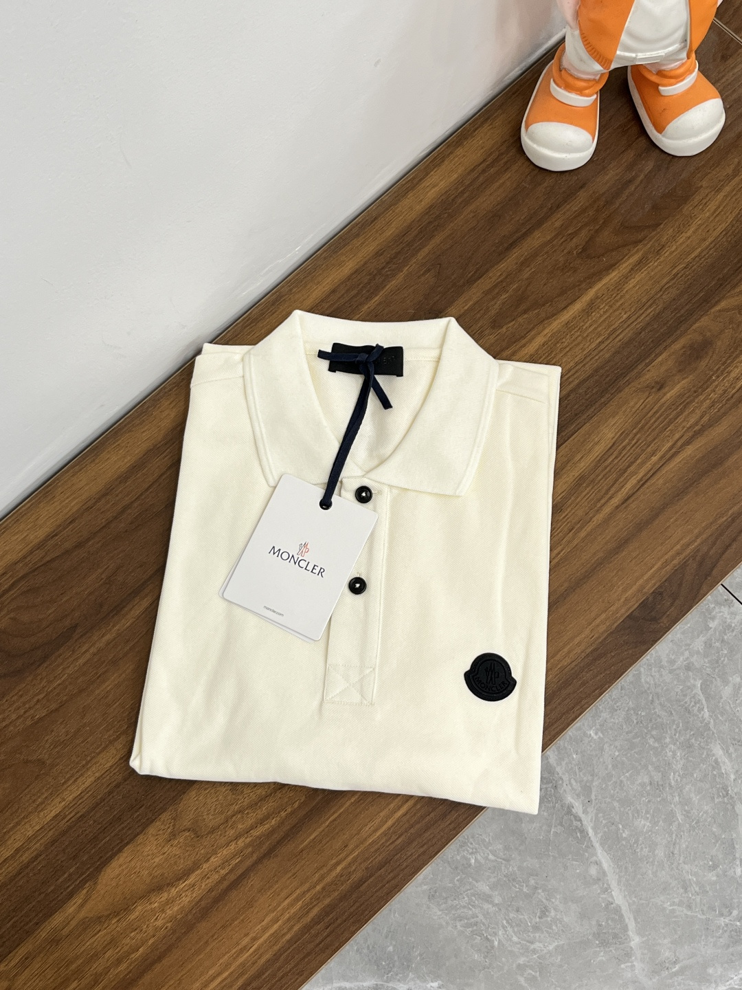 NO:152882,The main recommendation Moncler is exclusively designed for new autumn masked fashion casual lapel short sleeves, high-end European version original single T-shirt, trendy and fashionable casual half-sleeved, breathable and comfortable, impeccable details, brand element design concept, reflecting high quality. It presents casual cut, and the upper body style is superb!  S-XL H new model debut, christian louboutin, Moncler, T-shirt, tees, t-shirt, alexander wang19860909主推 Moncler 独家专供秋季新款蒙口时尚休闲翻领短袖,高端欧版原单T恤,潮流时尚休闲半袖 透气舒适度高,细节无可挑剔,品牌元素设计理念,体现高品质.呈现休闲裁剪,上身版型超赞！ 码数S-XL H新款首发,,christian louboutin,Moncler,T-shirt,tees，t-shirt,alexander wang,Men's clothing