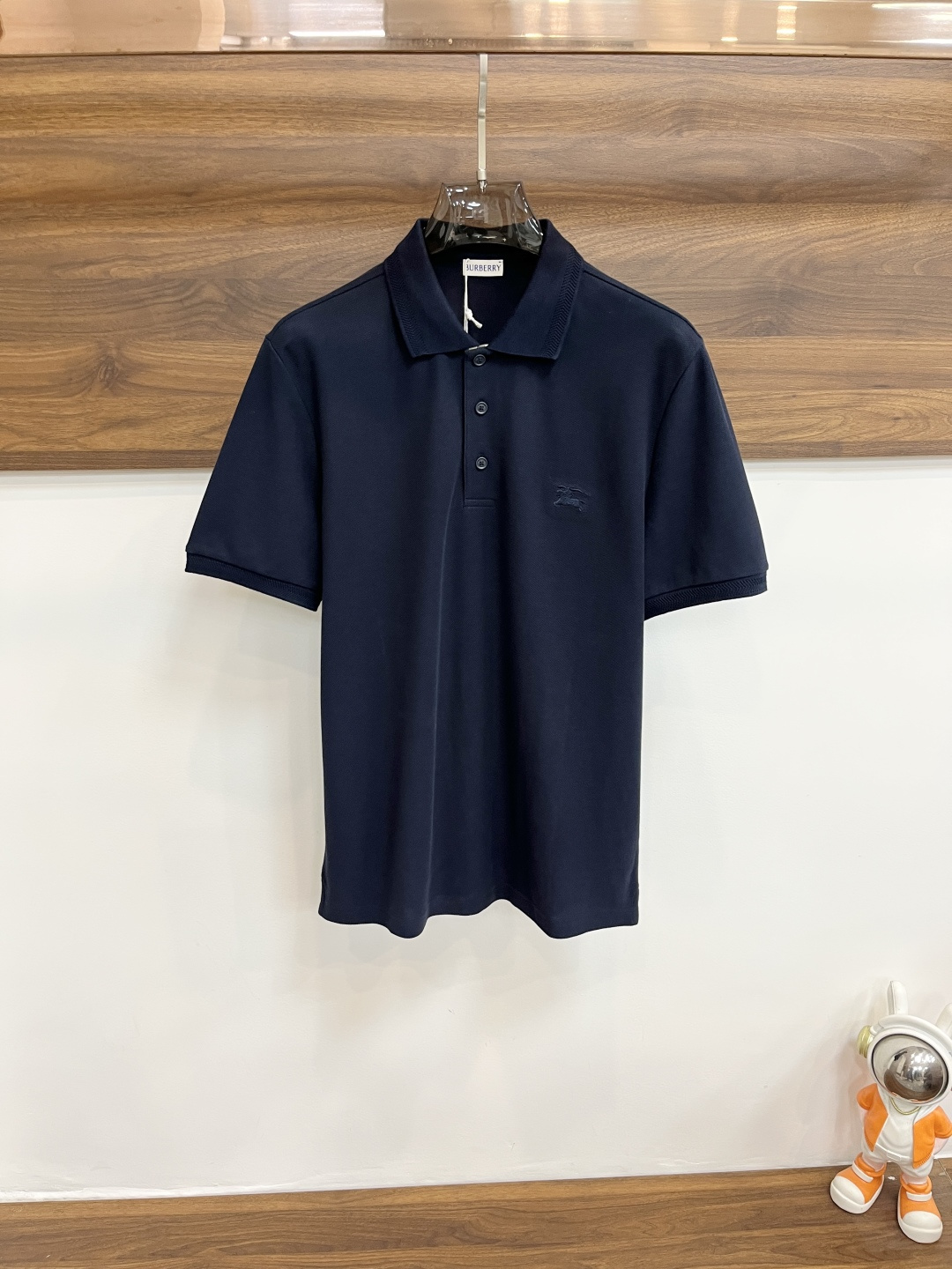 NO:152886,The main recommendation is Burberry exclusively for the new autumn Burberry fashion casual lapel short sleeves, high-end European version original single T-shirt, trendy and fashionable casual half-sleeved, breathable and comfortable, impeccable details, brand element design concept, reflecting high quality. It presents casual cut, and the upper body style is superb!  S-XL H new model first launch, burberry, burberry, T-shirt, tees, t-shirt, alexander wang19860909主推 Burberry 独家专供秋季新款巴宝莉时尚休闲翻领短袖,高端欧版原单T恤,潮流时尚休闲半袖 透气舒适度高,细节无可挑剔,品牌元素设计理念,体现高品质.呈现休闲裁剪,上身版型超赞！ 码数S-XL H新款首发,,burberry,burberry,T-shirt,tees，t-shirt,alexander wang,Men's clothing