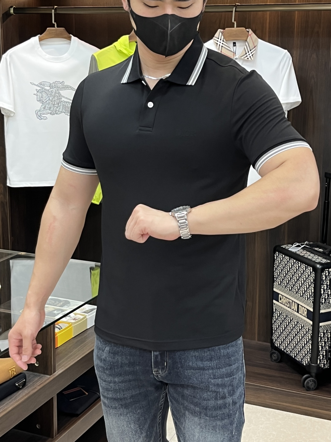 NO:152857,The main recommendation Dior is exclusively designed for the new spring Dior fashion casual lapel short sleeves, mercerized pure cotton short sleeves, cool, breathable and sweat-absorbing original single craft high-end European version original single T-shirt, trendy and fashionable casual half-sleeved, breathable and comfortable, impeccable details, brand element design concept, reflecting high quality. It presents casual cut, and the upper body style is superb!  Code Number M-3XL H new model first release, dior, dior, T-shirt, tees, t-shirt, alexander wang19860909主推 Dior 独家专供春季新款迪奥时尚休闲翻领短袖,丝光纯棉短袖,凉爽透气吸汗原单工艺高端欧版原单T恤,潮流时尚休闲半袖 透气舒适度高,细节无可挑剔,品牌元素设计理念,体现高品质.呈现休闲裁剪,上身版型超赞！码数M-3XL H新款首发,,dior,dior,T-shirt,tees，t-shirt,alexander wang,Men's clothing