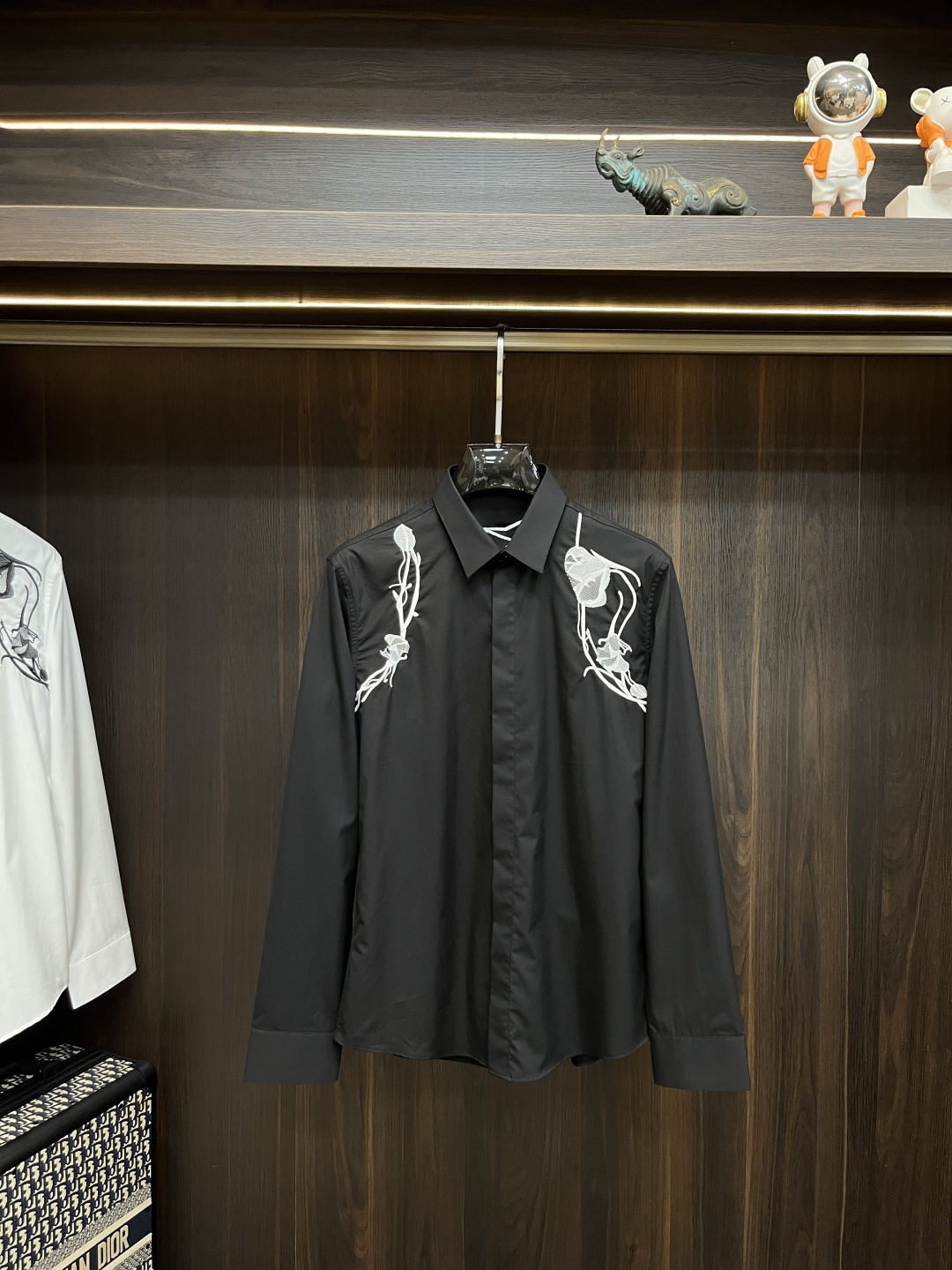 NO:155602,The main recommendation is Givenchy Givenchy's latest men's essential shirt, natural cotton, comfortable and breathable, original single product, original fabric, soft and comfortable, high-end and luxurious upper body, sufficiently stylish grade, this shirt is proud to make you satisfied and face! Size 38-40-42-44-46-48 New H model first release, given, given, given, given, shirts, alexander wang19860909主推 Givenchy 纪梵希 专柜最新款男士必备款衬衫,天然棉,舒服透气,原单狠货,原版面料,柔软舒适,上身高端又奢华,足够场面的档次,这款衬衫无不骄傲的让你满意有面子! 尺码38-40-42-44-46-48 H新款首发,,givenchy,givenchy,shirts,alexander wang,Men's clothing