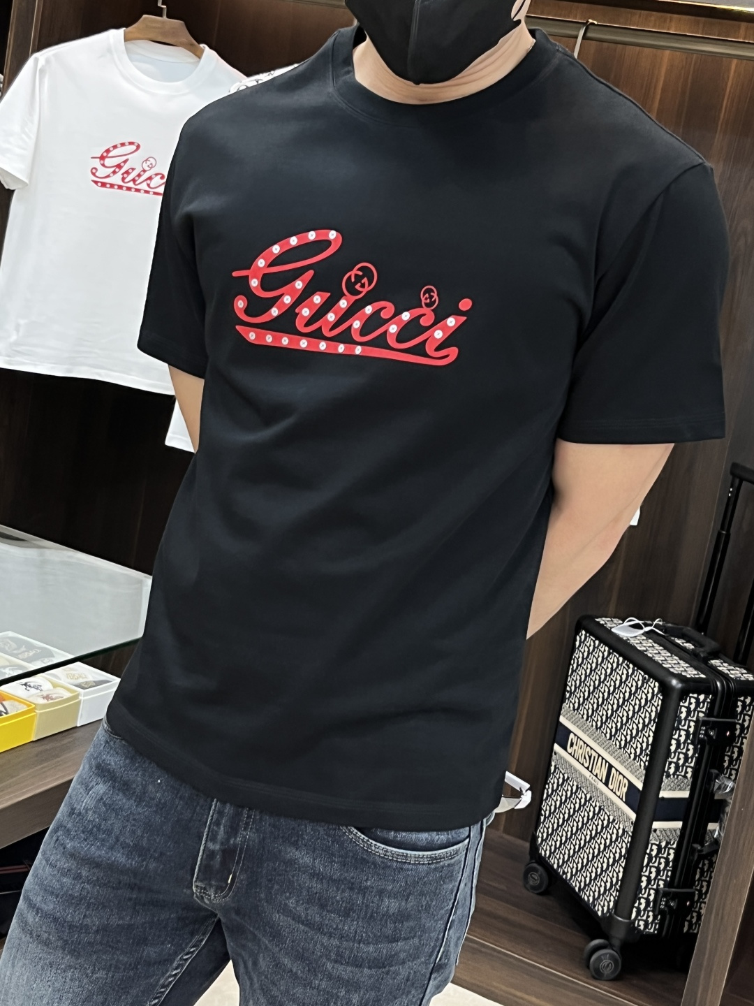 NO:155595,The main recommendation is Prada exclusively for the new autumn Prada fashion casual round neck short sleeves, high-density 320g pure cotton fabric, high-end needle embroidery, high-end European version original single T-shirt, trendy and fashionable casual half-sleeved, high breathable and comfortable, impeccable details, brand element design concept, reflecting high quality. It presents casual cut, and the upper body style is superb!  M-3XL H new model debut, prada, prada, T-shirt,tees, t-shirt,alexander wang19860909主推 Prada 独家专供秋季新款普拉达时尚休闲圆领短袖,高密度320克纯棉面料,高级密针刺绣、高端欧版原单T恤,潮流时尚休闲半袖 透气舒适度高,细节无可挑剔,品牌元素设计理念,体现高品质.呈现休闲裁剪,上身版型超赞！码数M-3XL H新款首发,,prada,prada,T-shirt,tees，t-shirt,alexander wang,Men's clothing