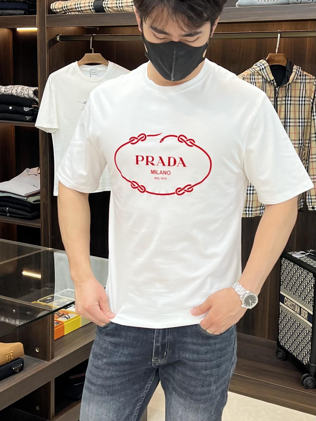 NO:155635,The main recommendation is Prada exclusively for the new Prada trendy men's fashionable casual short-sleeved T-shirt. The new spring casual round neck short-sleeved T-shirt, high-end European version original single trendy fashion boutique!  High breathability and comfort, impeccable details, brand elements design concept, reflecting high quality. It presents casual cut and has a great upper body style!  M-XXXL H new model first release, prada, prada, T-shirt,tees, t-shirt,alexander wang19860909主推 Prada 春季独家专供新款普拉达潮男时尚休闲短袖T恤.春季新款休闲圆领短袖T恤衫,高端欧版原单潮流时尚精品！透气舒适度高,细节无可挑剔,品牌元素设计理念,体现高品质.呈现休闲裁剪,上身版型超赞！ 码数M-XXXL H新款首发,,prada,prada,T-shirt,tees，t-shirt,alexander wang,Men's clothing