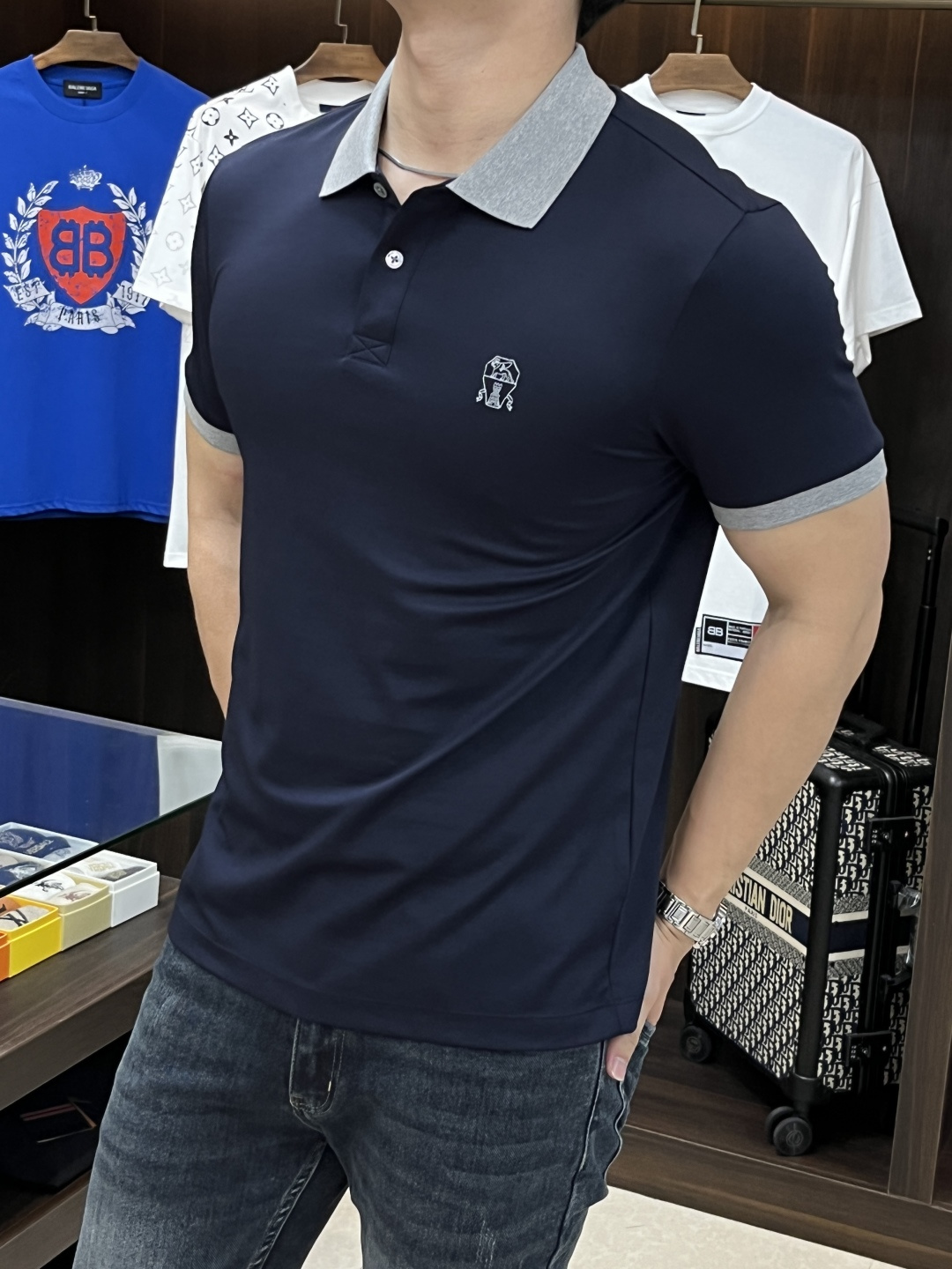 NO:155640,The main recommendation is BC exclusively for the new autumn BC fashion casual lapel short sleeves, high-end pure cotton fabric, high-end needle embroidery, high-end European version original single T-shirt, trendy and fashionable casual half-sleeved, high breathable and comfortable, impeccable details, brand element design concept, reflecting high quality. It presents casual cut, and the upper body style is superb!  M-XXL H new model first release, T-shirt,tees,t-shirt,alexander wang19860909主推 BC 独家专供秋季新款BC时尚休闲翻领短袖,高版纯棉面料,高级密针刺绣、高端欧版原单T恤,潮流时尚休闲半袖 透气舒适度高,细节无可挑剔,品牌元素设计理念,体现高品质.呈现休闲裁剪,上身版型超赞！ 码数M-XXL H新款首发,,T-shirt,tees，t-shirt,alexander wang,Men's clothing